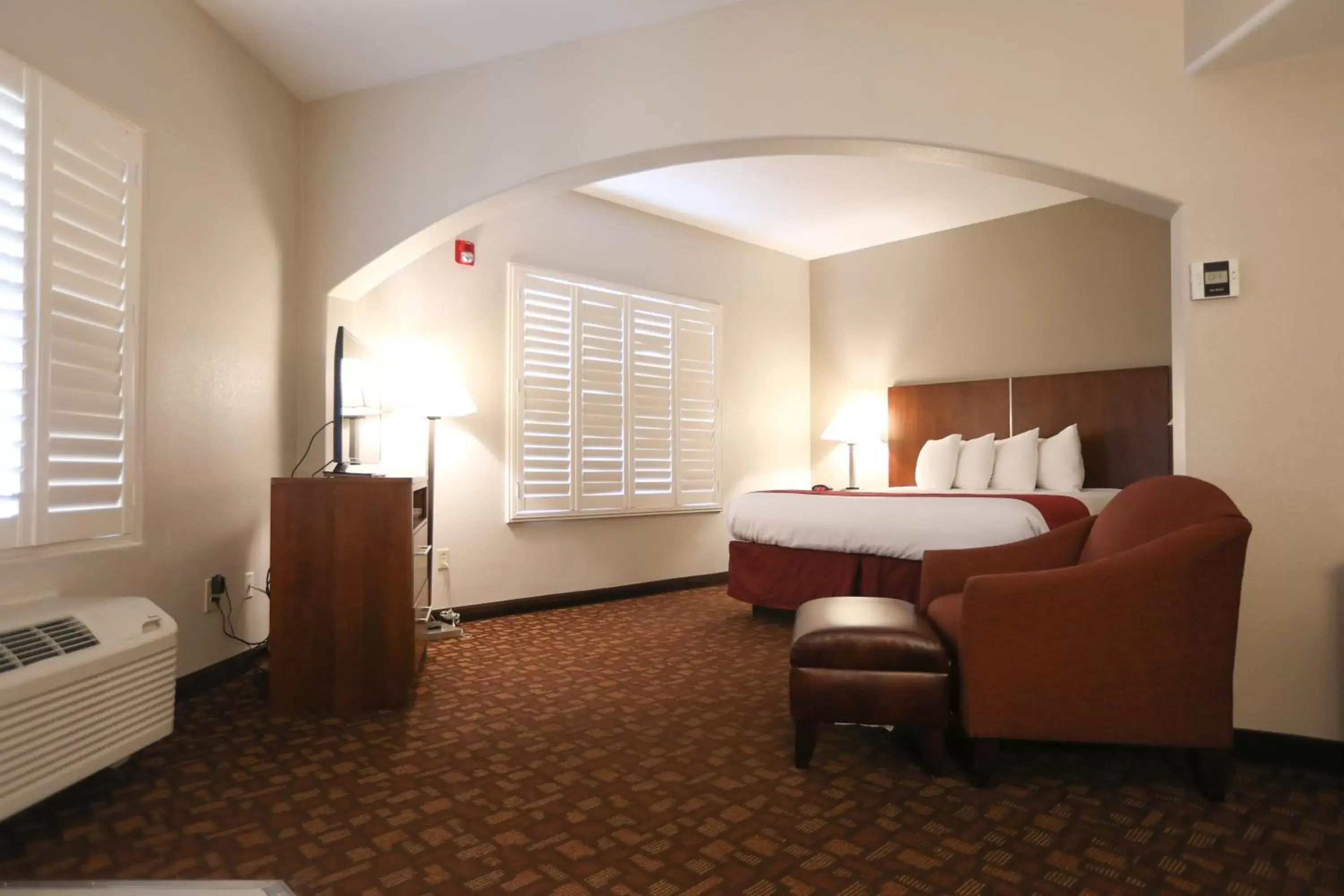 Photo of the whole room, Seating Area in Best Western Lanai Garden Inn & Suites