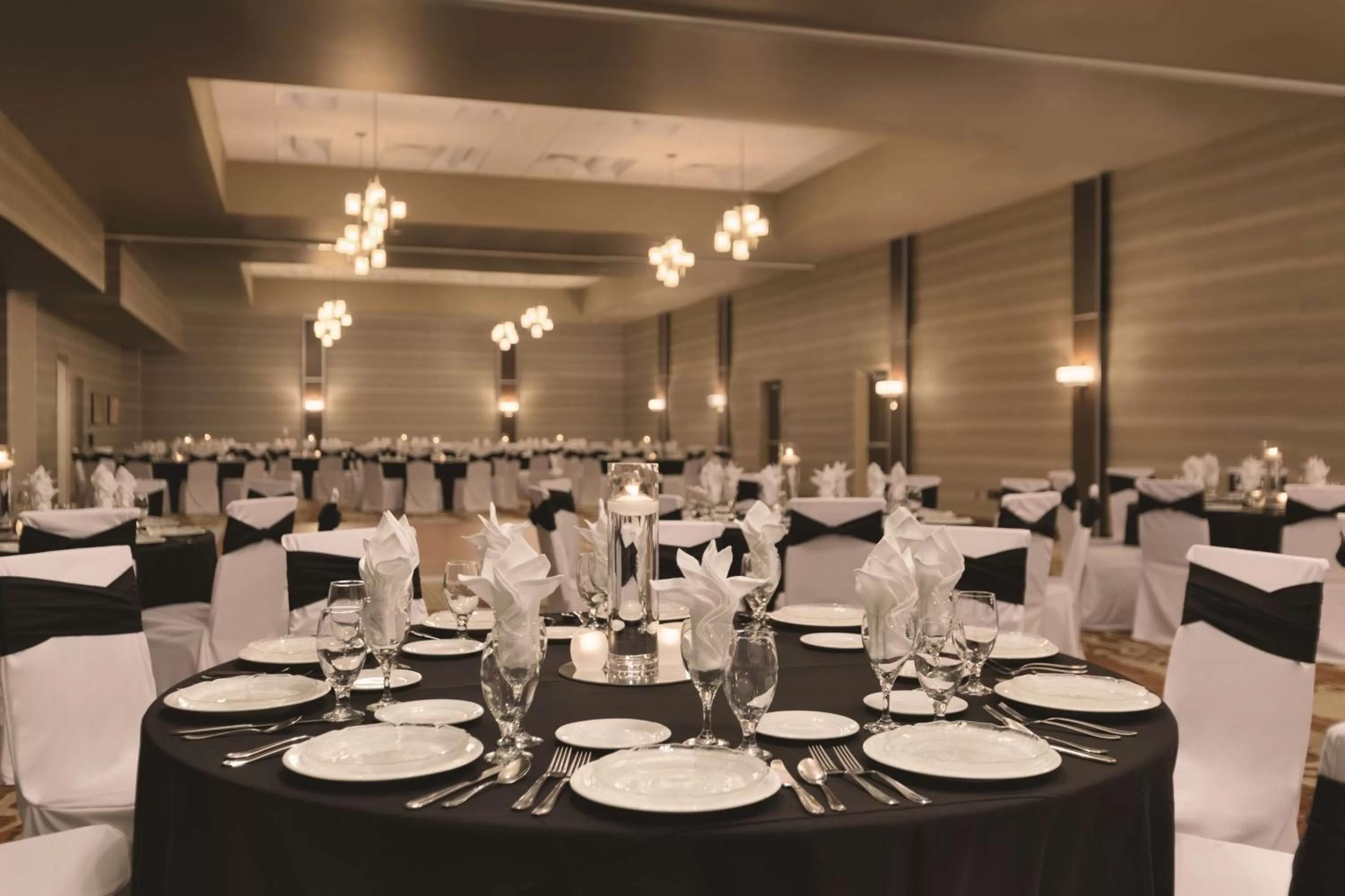 Meeting/conference room in Embassy Suites by Hilton Akron Canton Airport