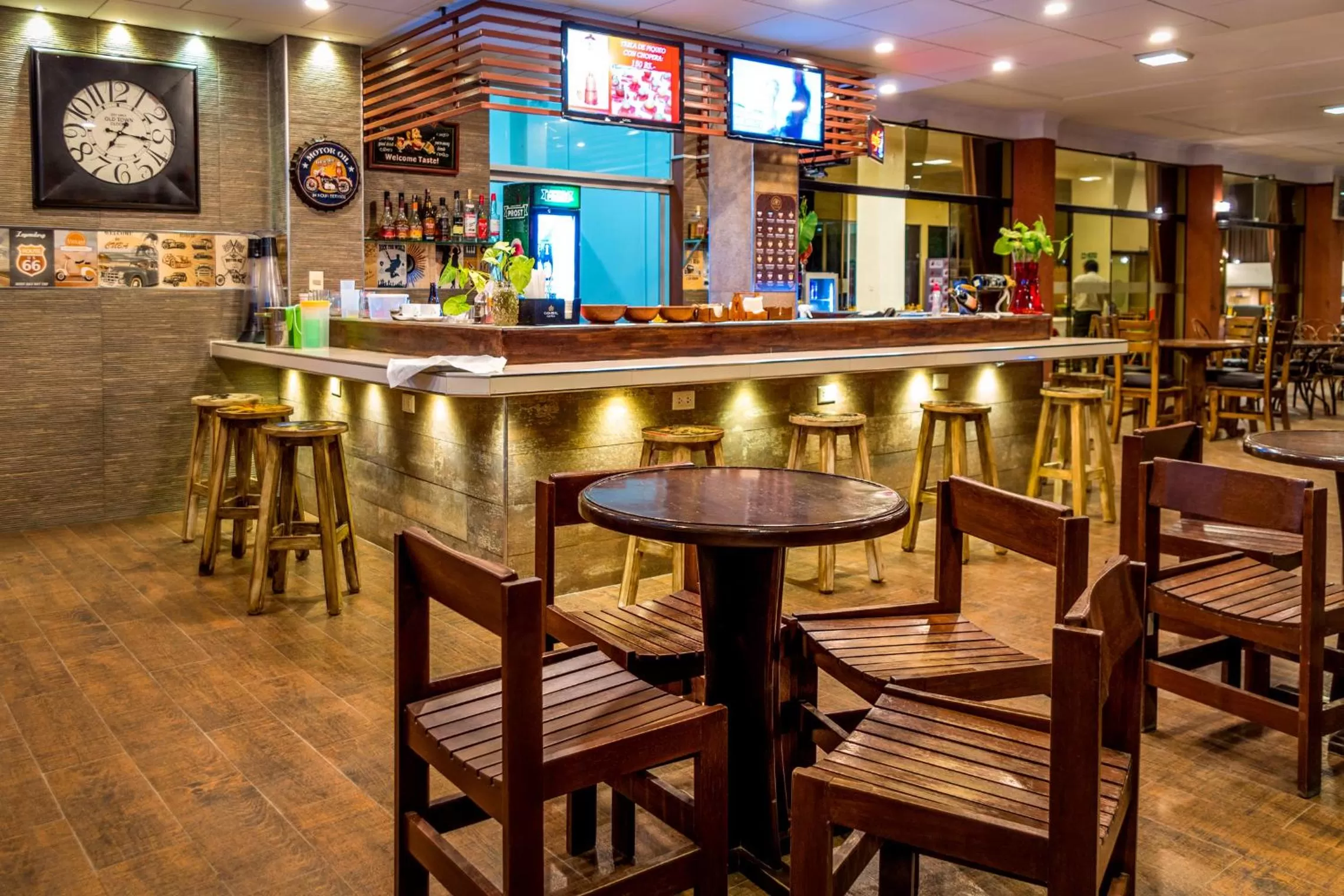 Restaurant/places to eat in Hotel Los Ceibos