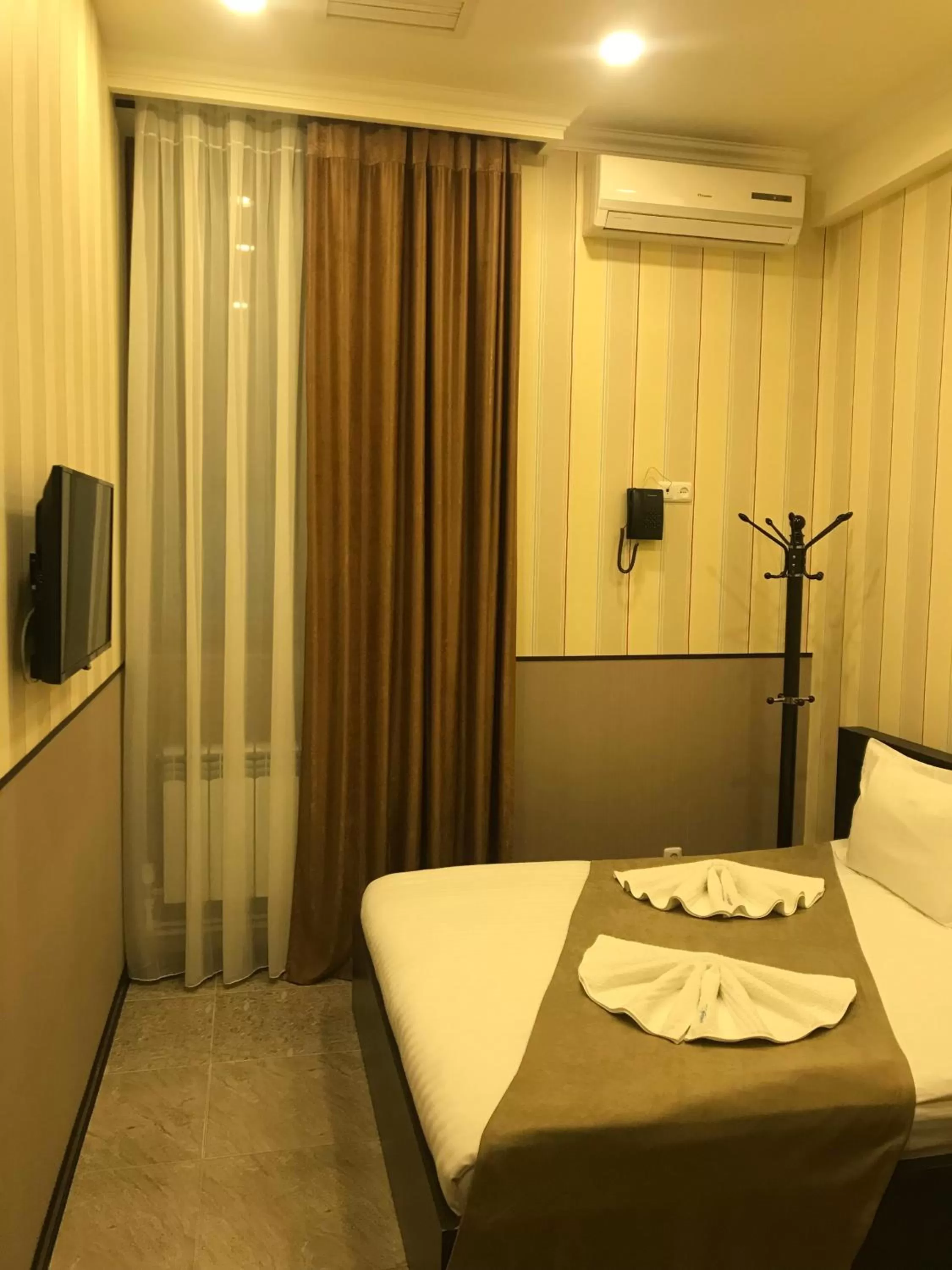 Photo of the whole room, Bed in Eridana Hotel