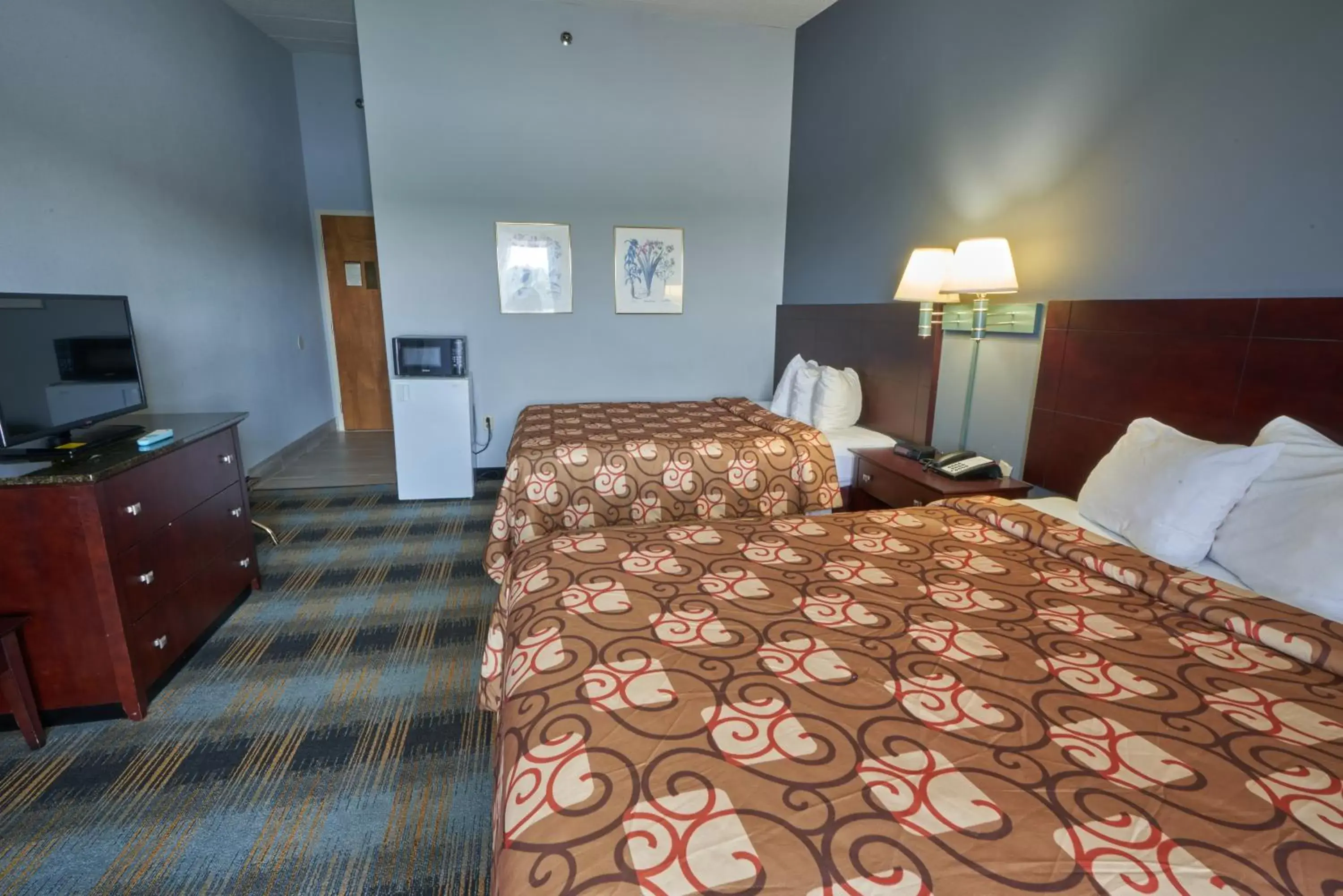 Bed in Riverview Inn & Suites Bed in Riverview Inn & Suites