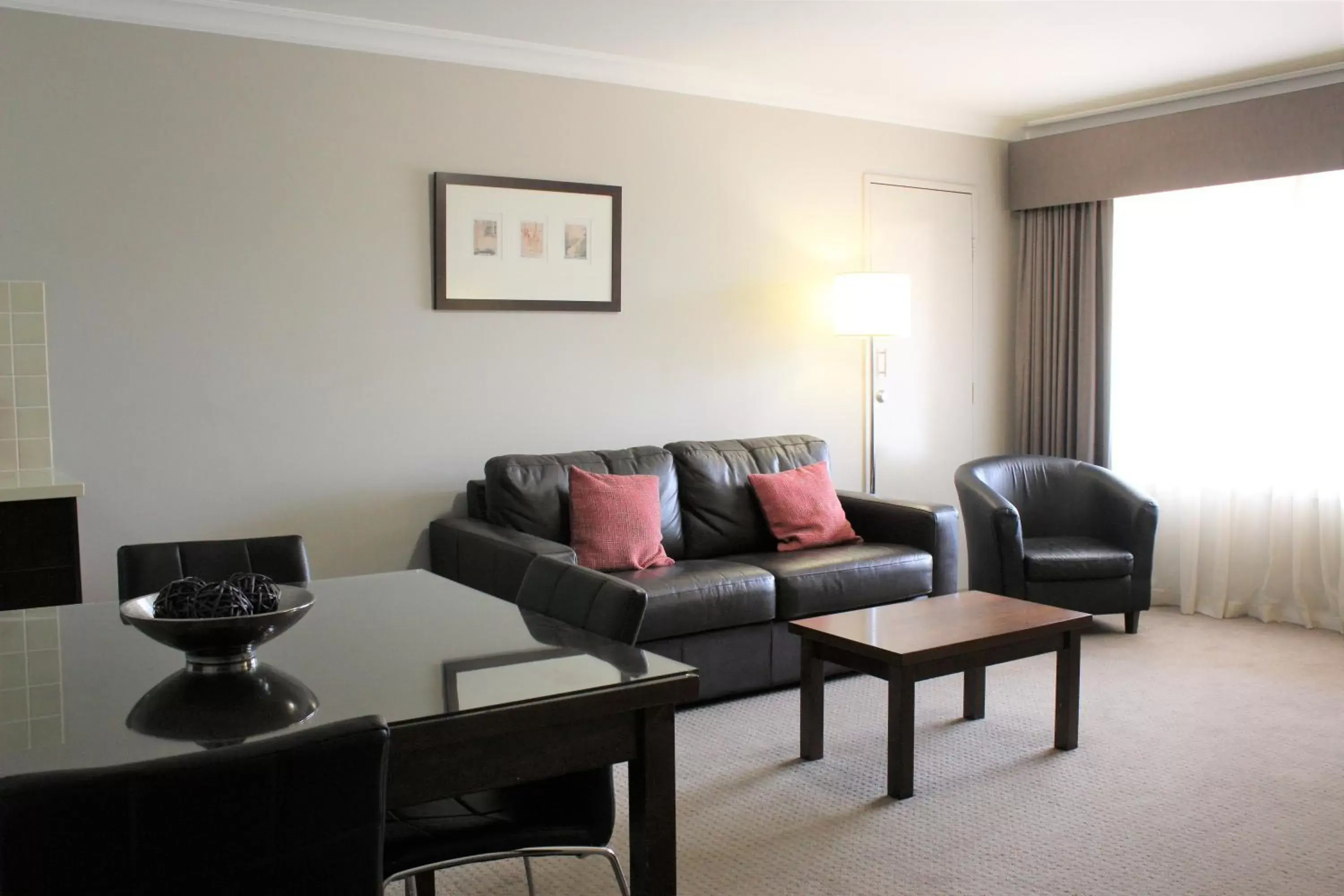 Living room, Seating Area in Carlyle Suites & Apartments