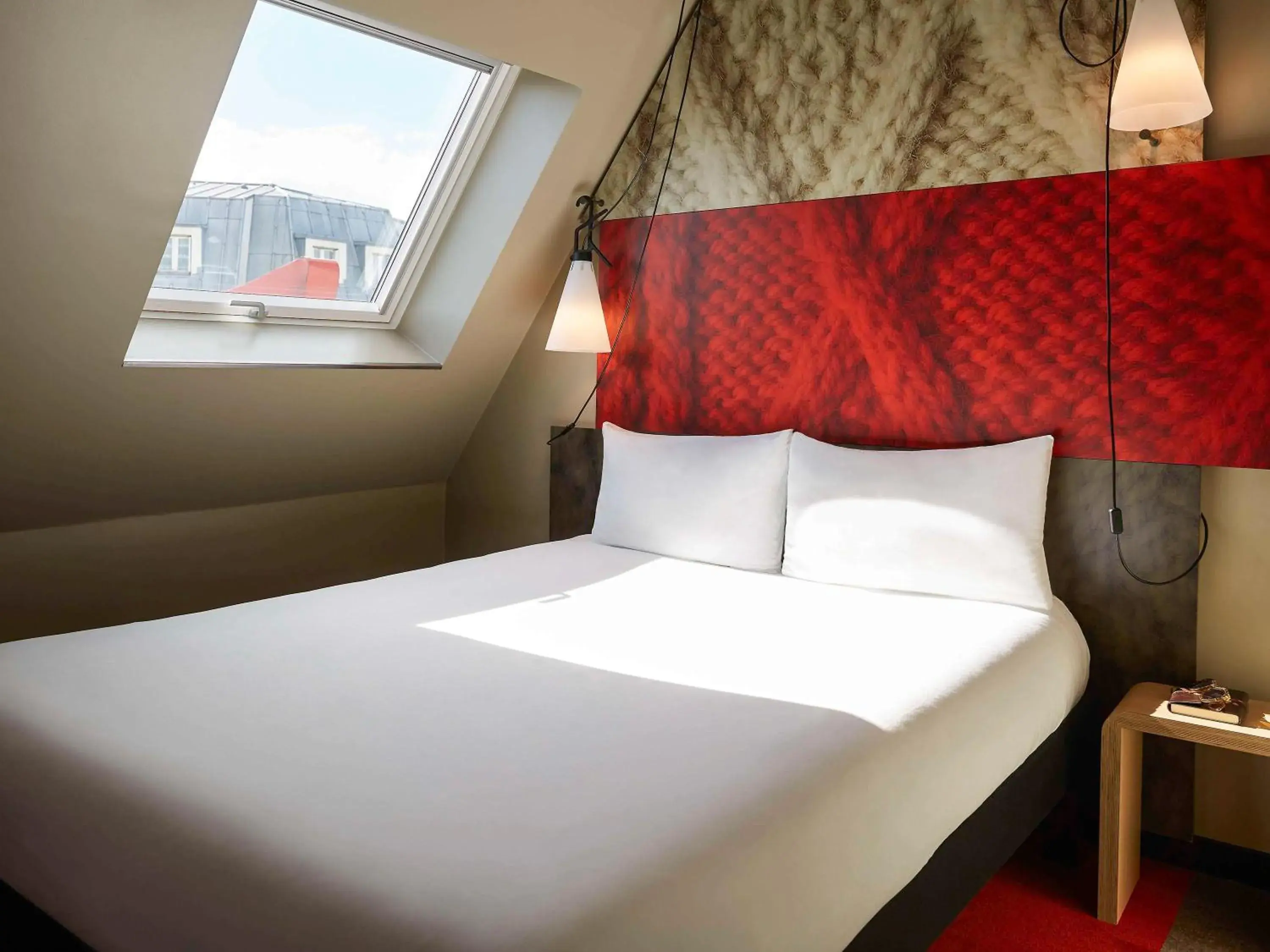 Bedroom, Bed in ibis Paris Canal Saint Martin