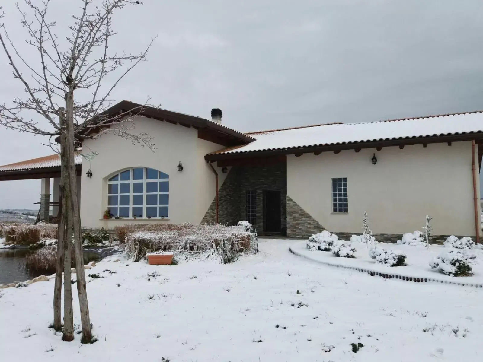 Property building, Winter in La collina delle fonti