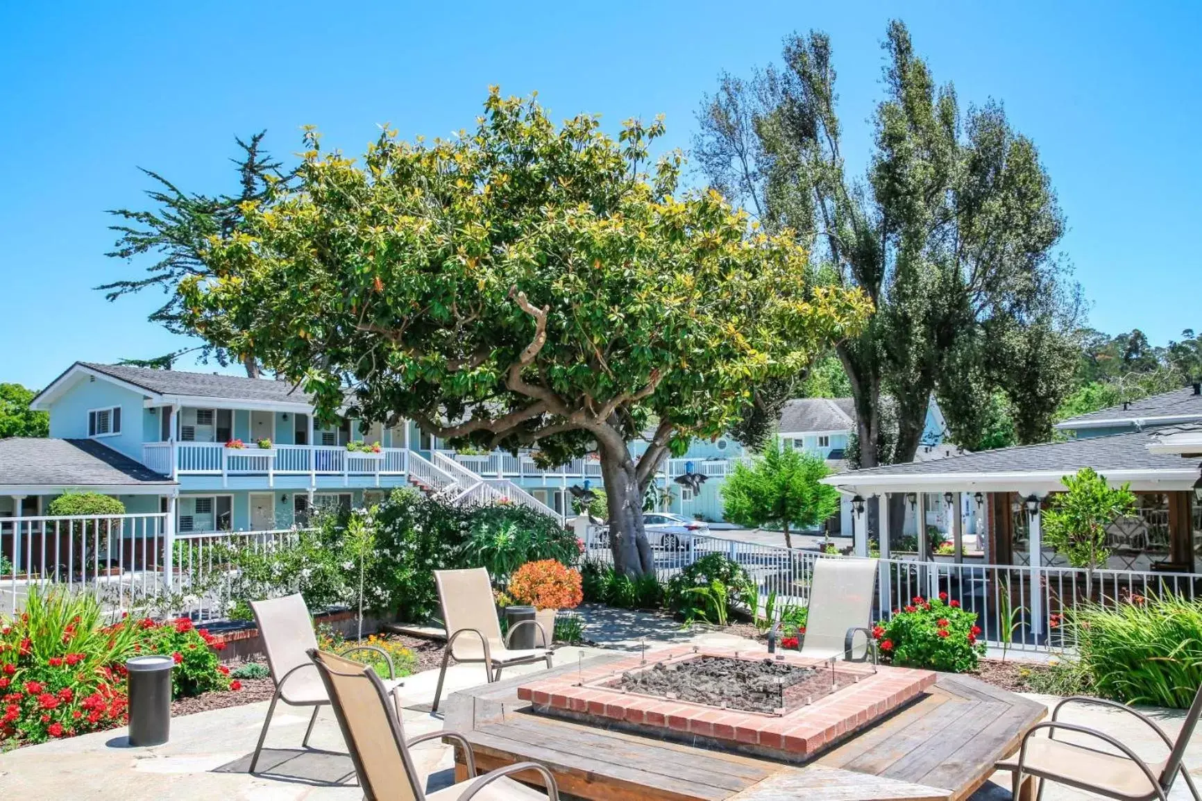 Property building in Bluebird Inn Property building in Bluebird Inn