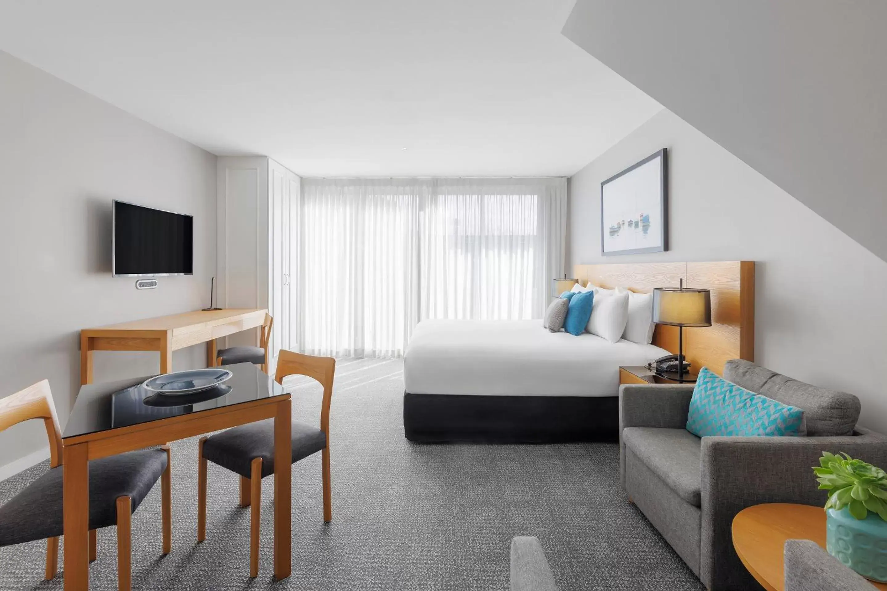 Bed, TV/Entertainment Center in Quest Brighton on the Bay