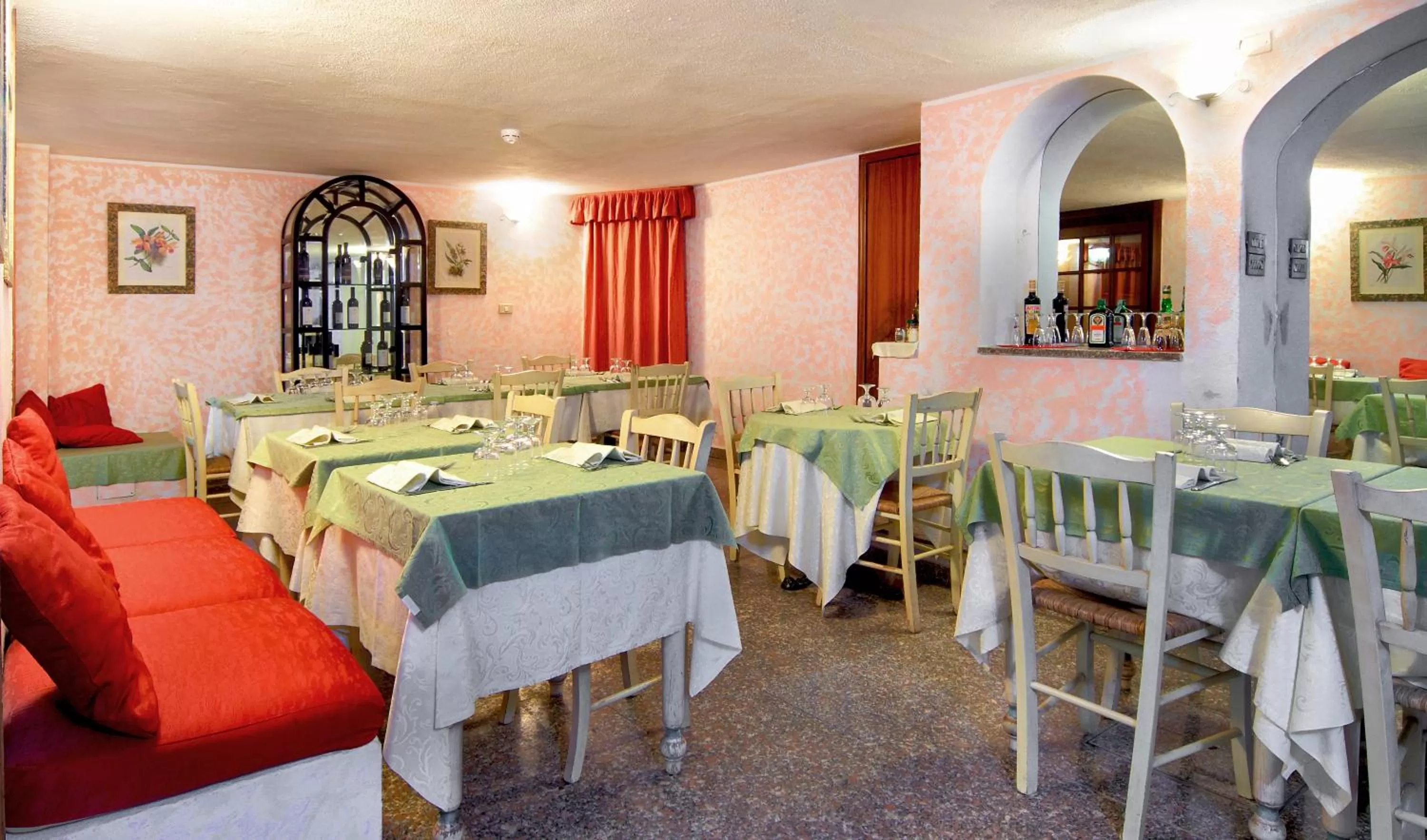 Restaurant/places to eat in Colonna Palace Hotel Mediterraneo