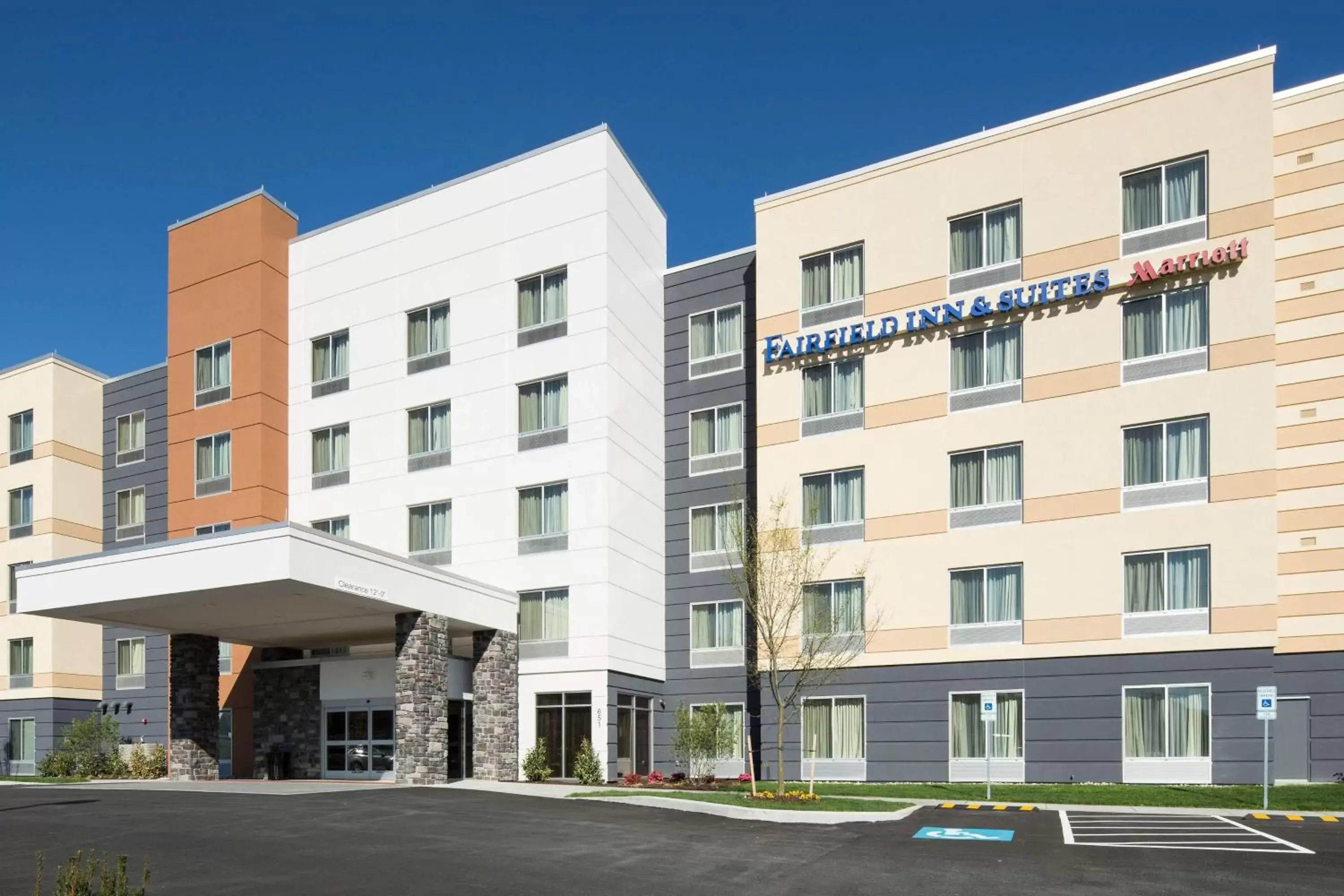 Property Building in Fairfield Inn & Suites by Marriott Hershey Chocolate Avenue