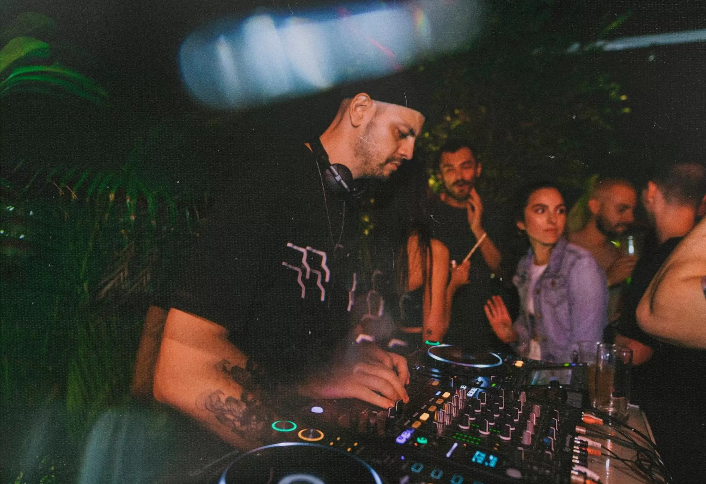 Lounge or bar in The Somos Beats Hotel & Rooftop