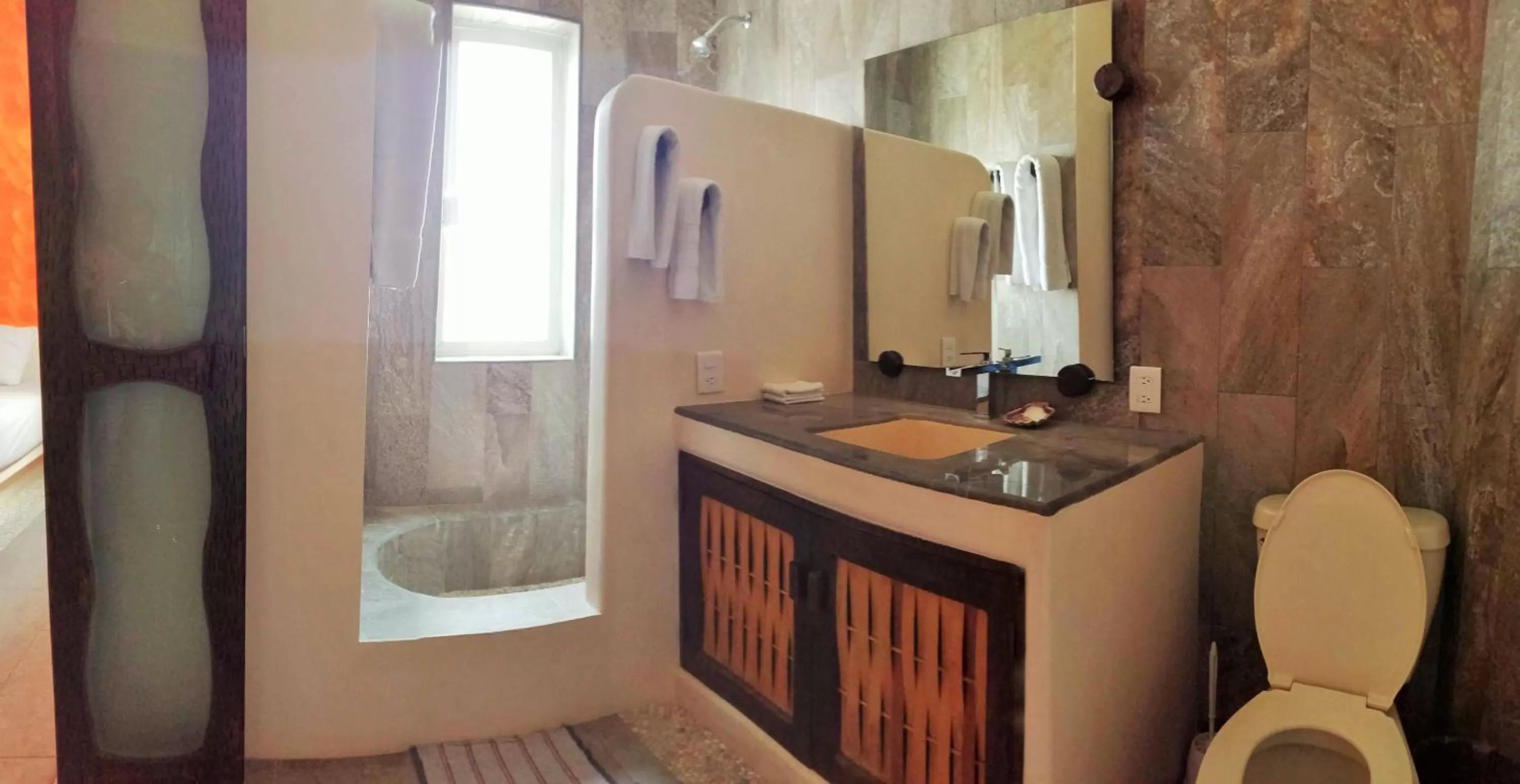 Bathroom in Ceiba Studios