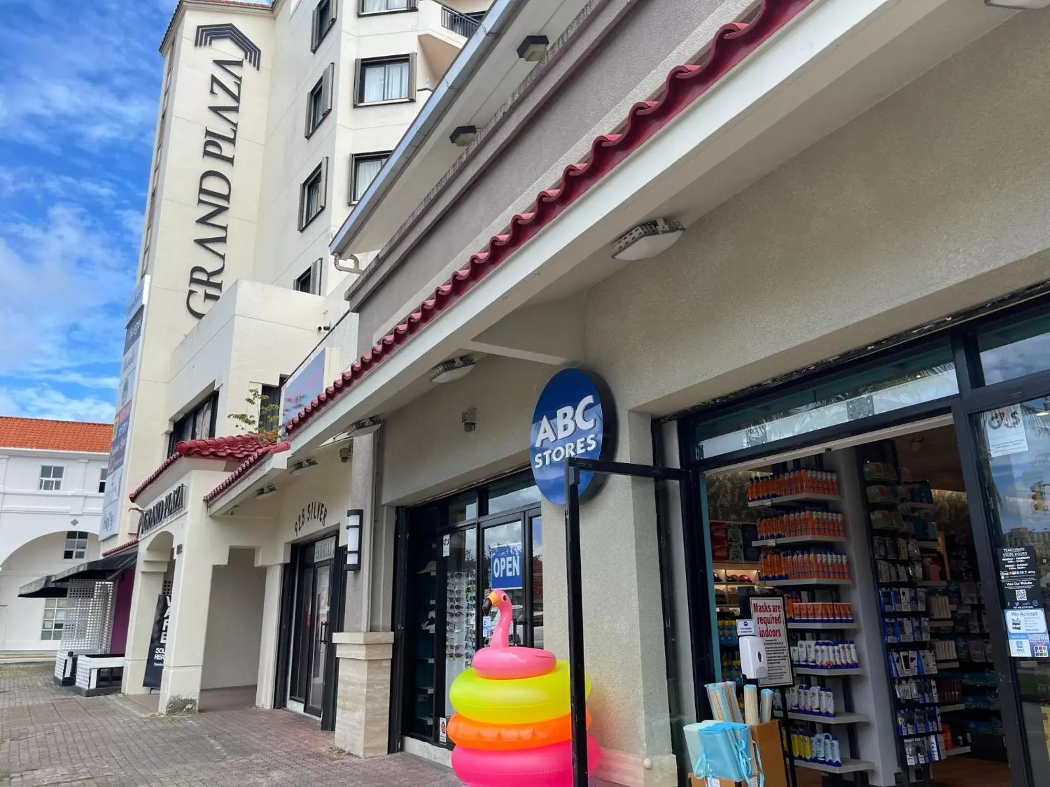 Facade/entrance in Grand Plaza Hotel Facade/entrance in Grand Plaza Hotel