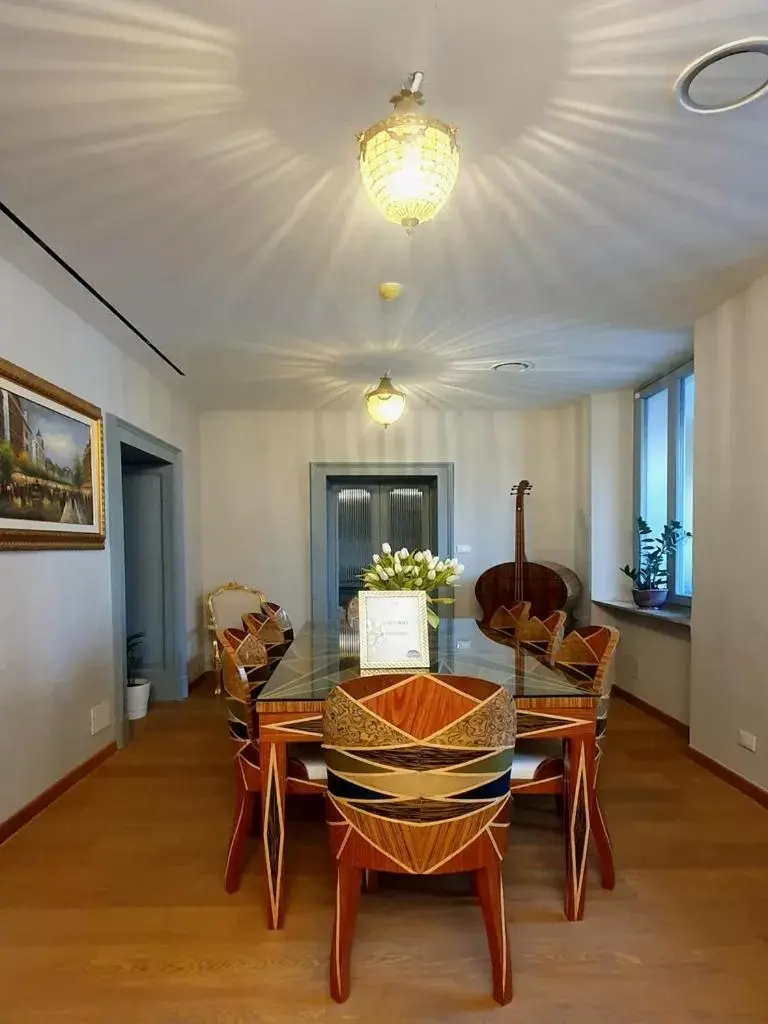 Dining Area in La Castellana Loft Hotel