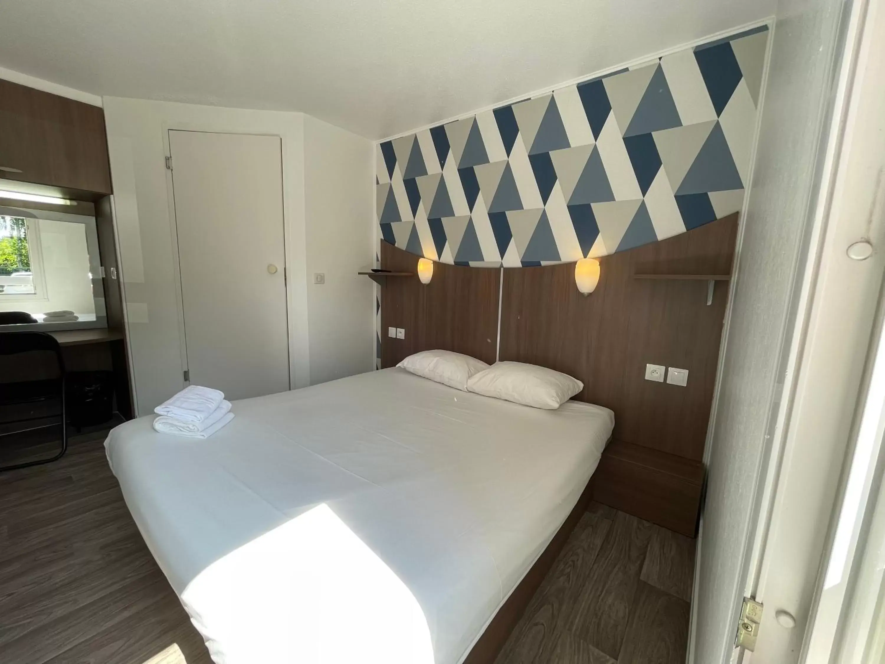 Bed in Kyriad Direct Val de Reuil