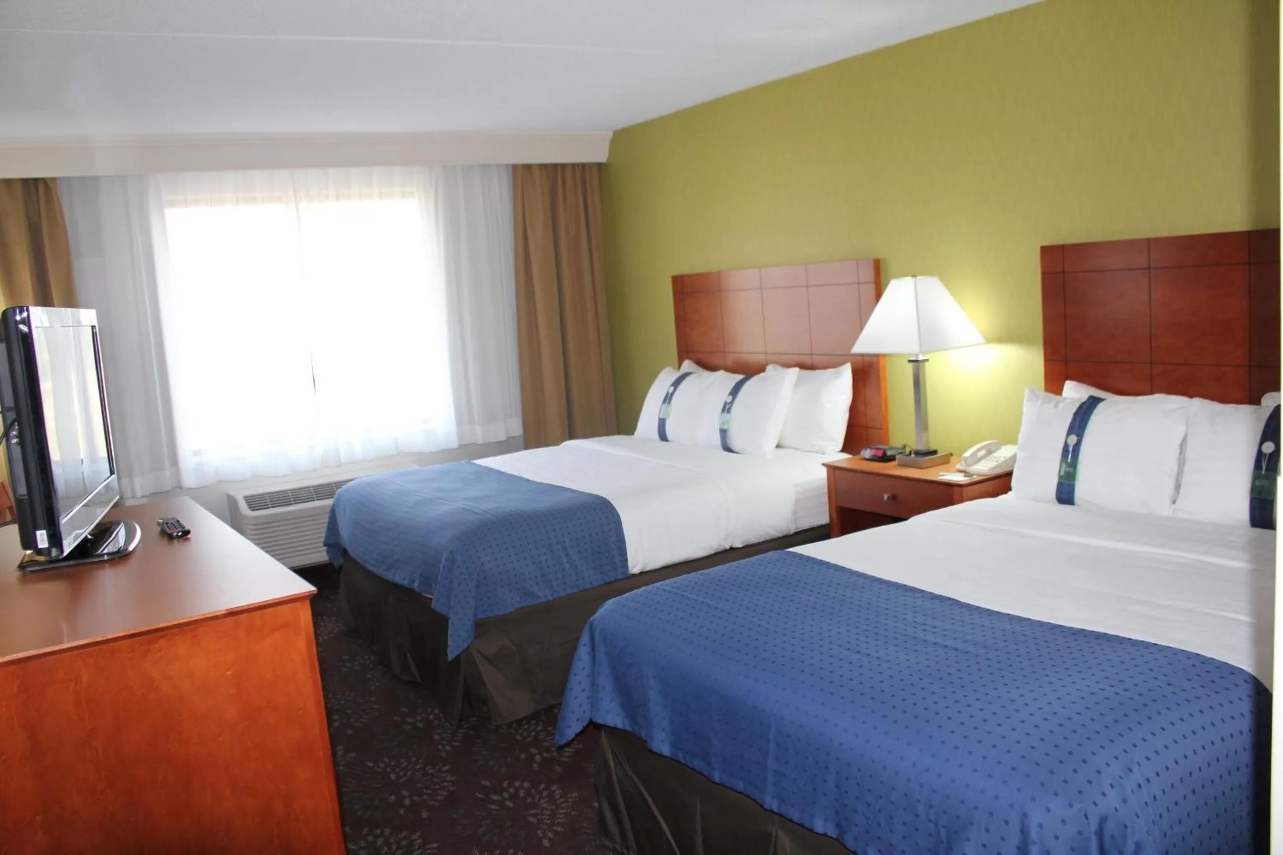 Queen Room with Two Queen Beds - Hearing Accesible  in Holiday Inn Chicago Matteson Conference Center by IHG