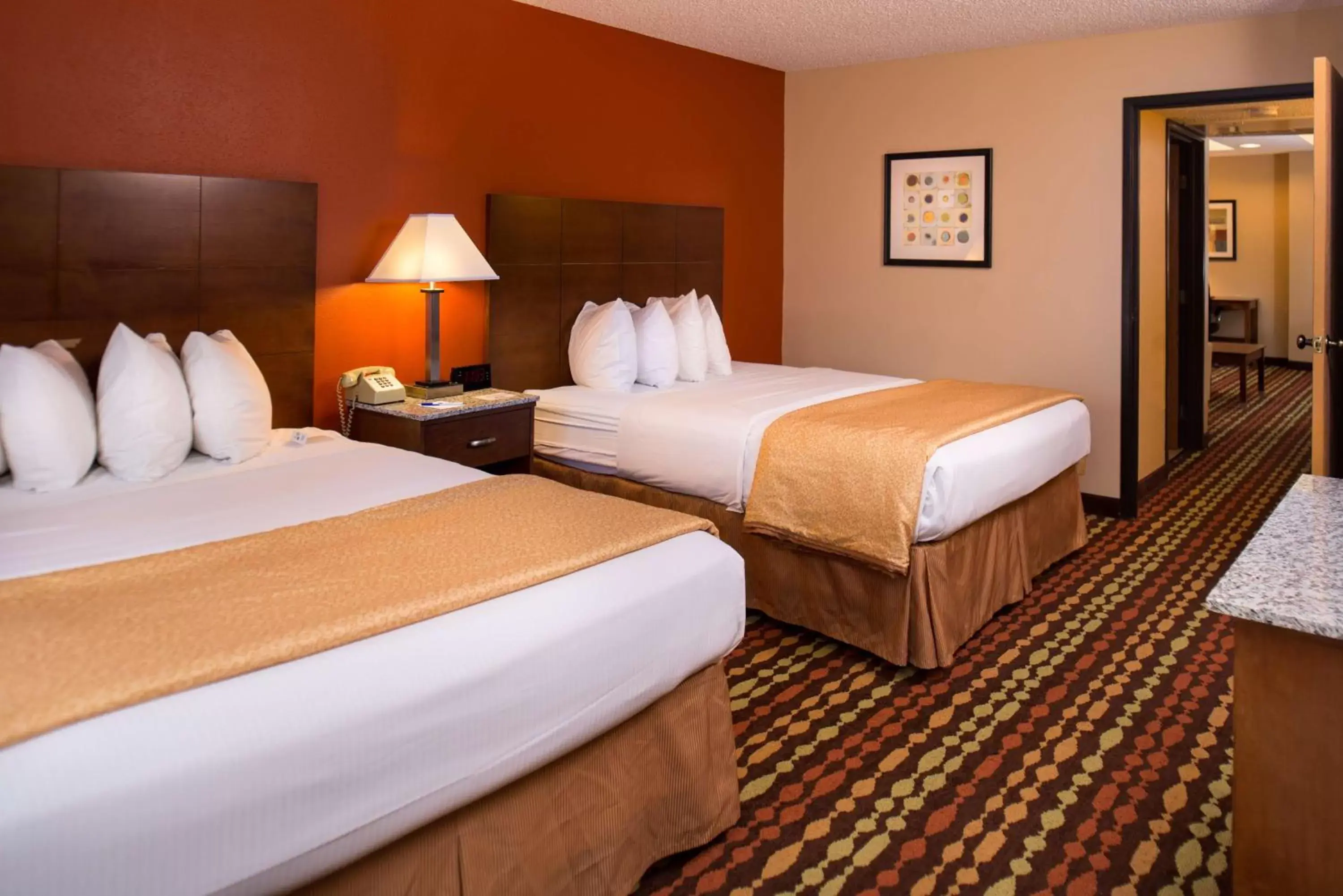 Photo of the whole room, Bed in Best Western Ambassador Inn & Suites