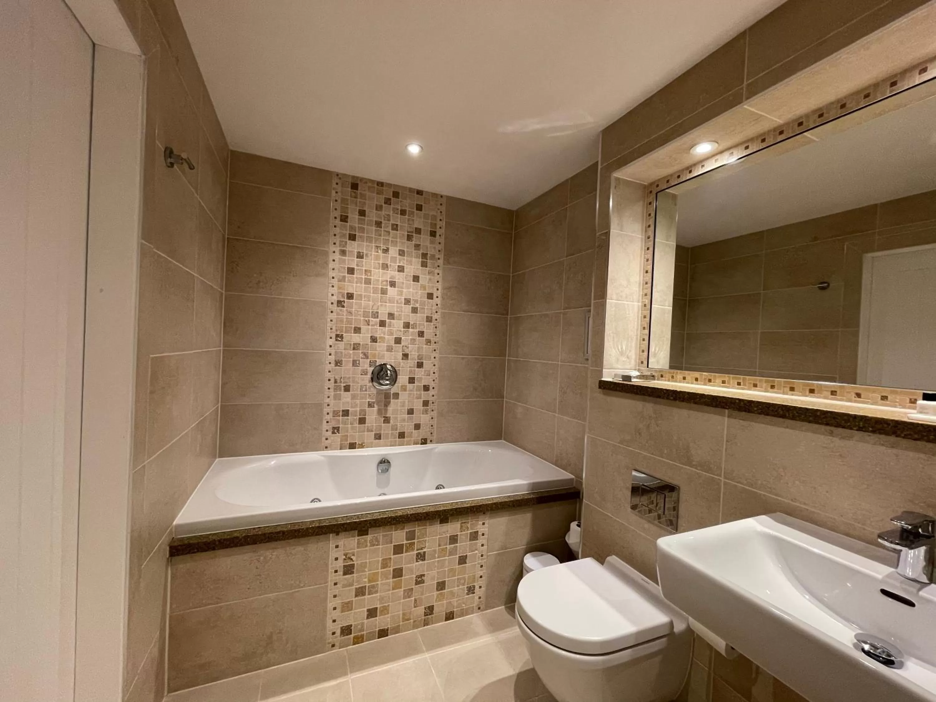 Toilet in Park Farm Hotel