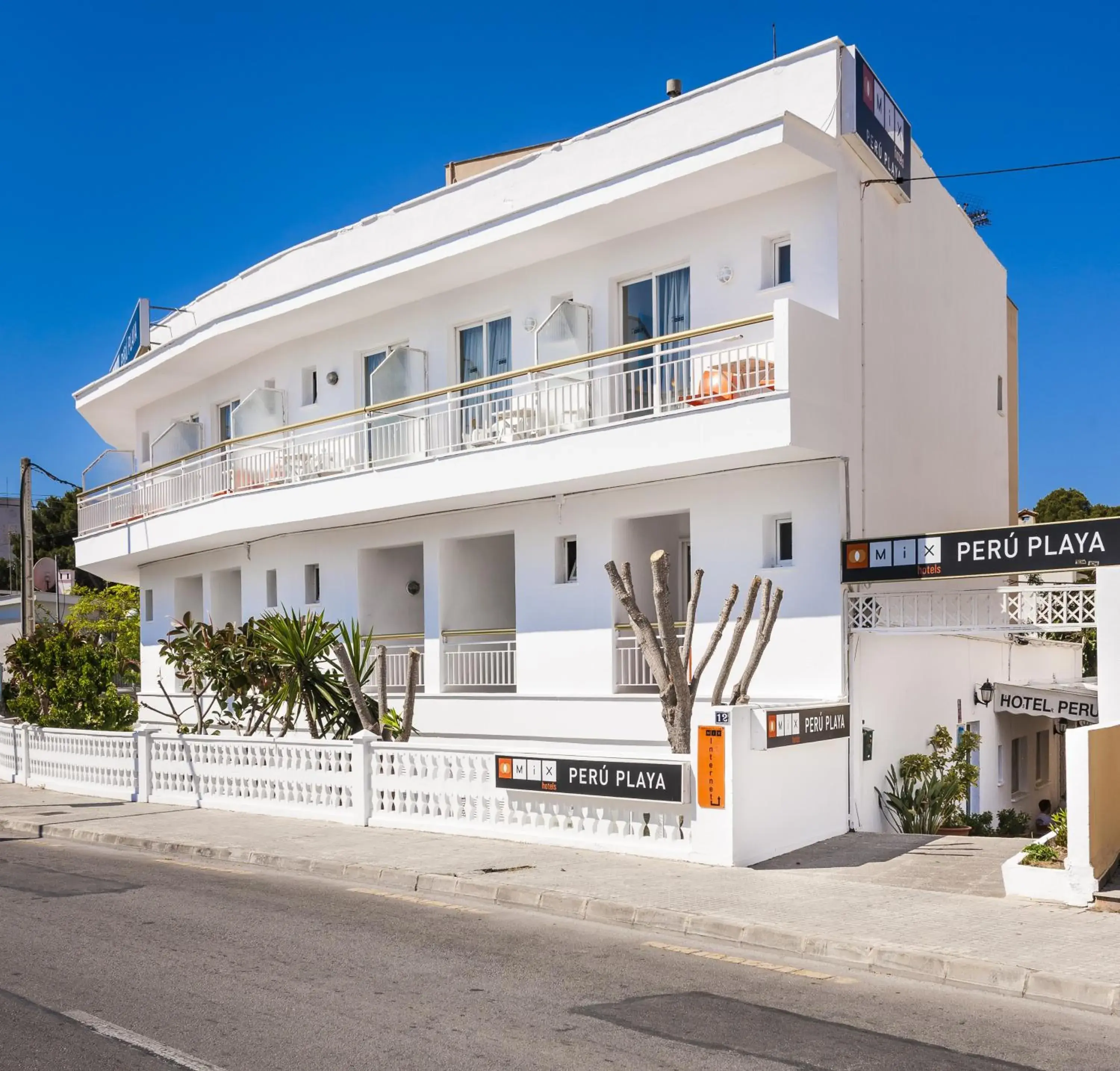 Facade/entrance, Property Building in Mix Peru Playa