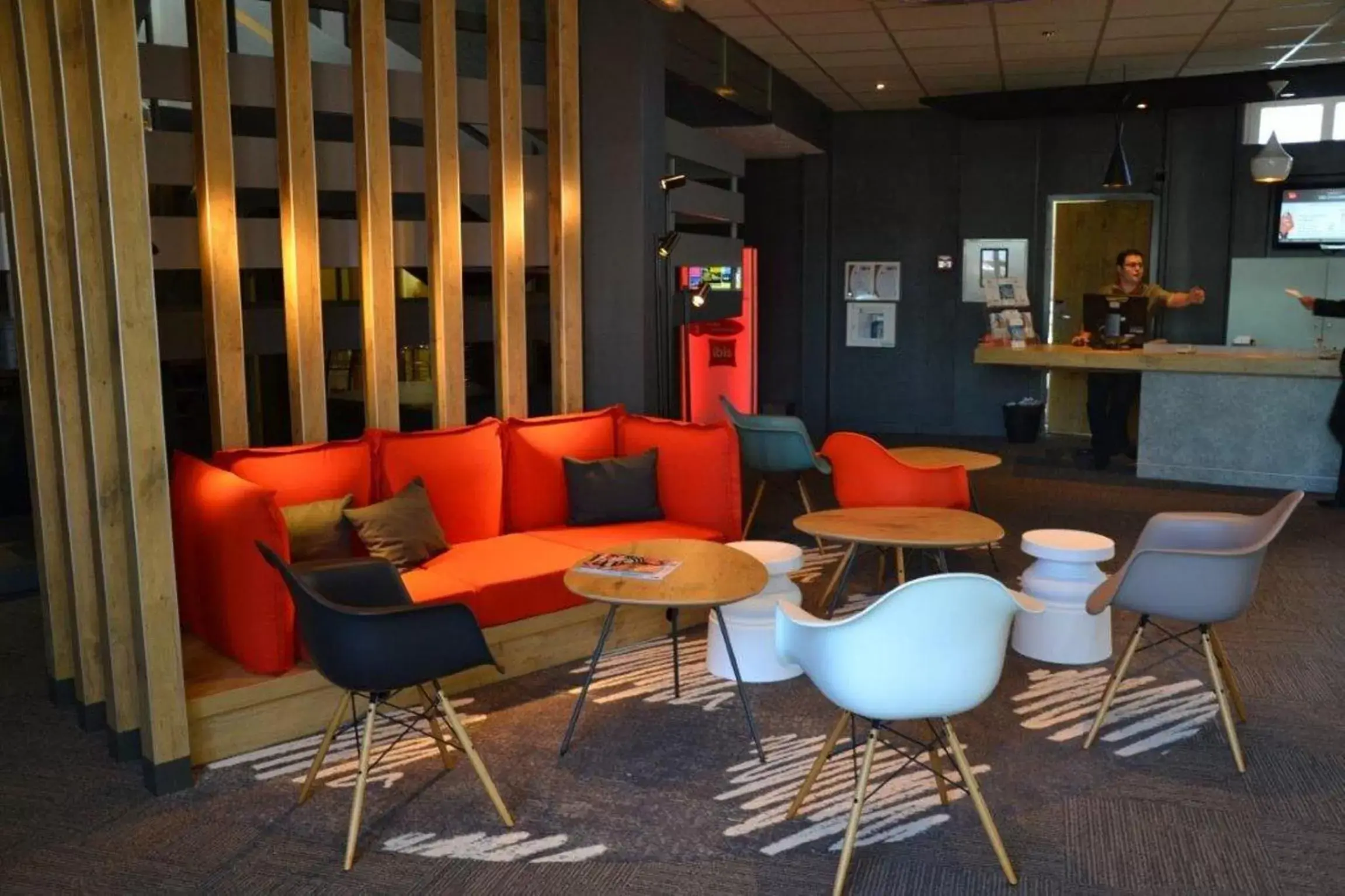 Seating area, Lounge/Bar in ibis Bordeaux Lac