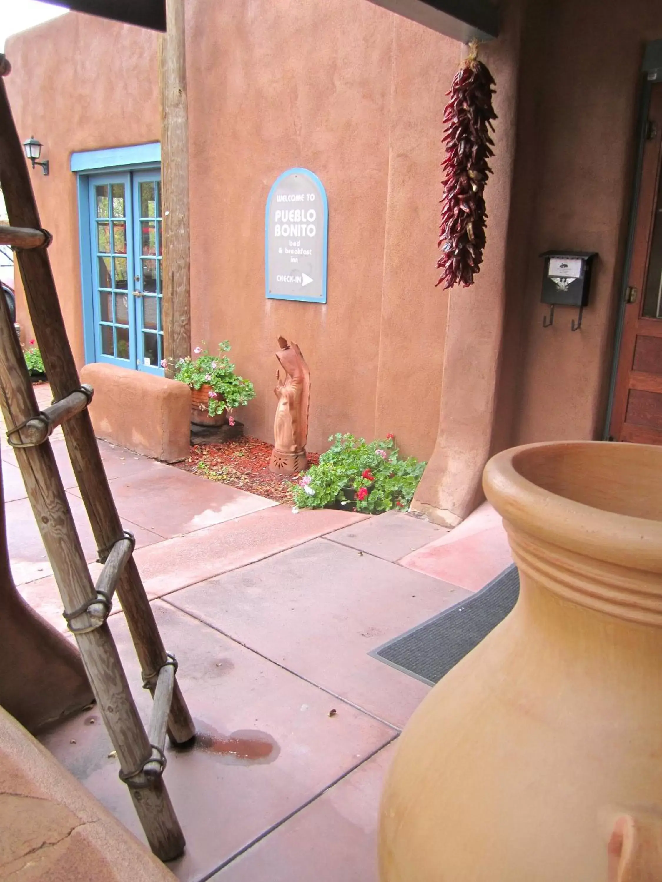 Facade/entrance in Pueblo Bonito Santa Fe