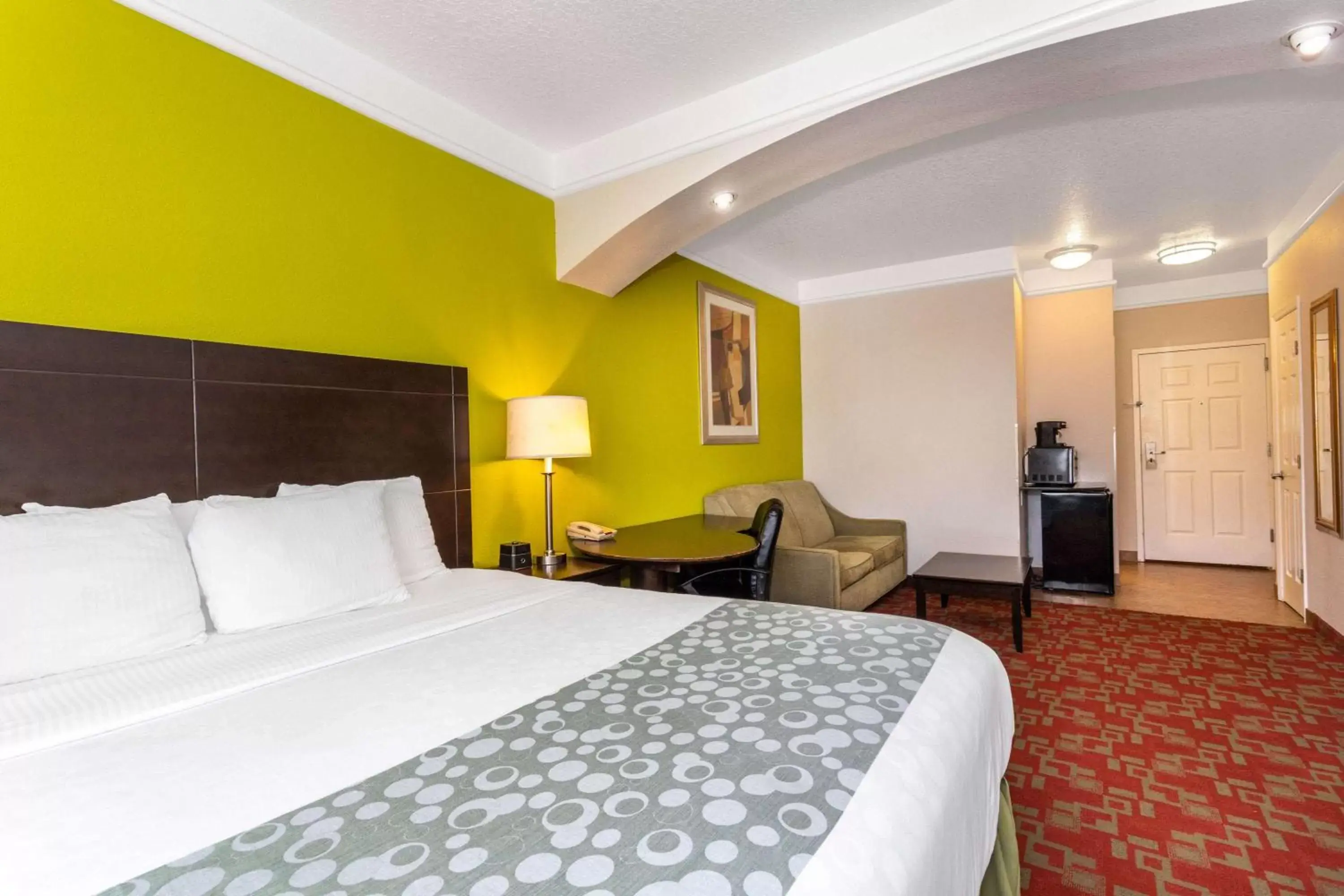 Photo of the whole room, Bed in La Quinta Inn & Suites by Wyndham St. Augustine
