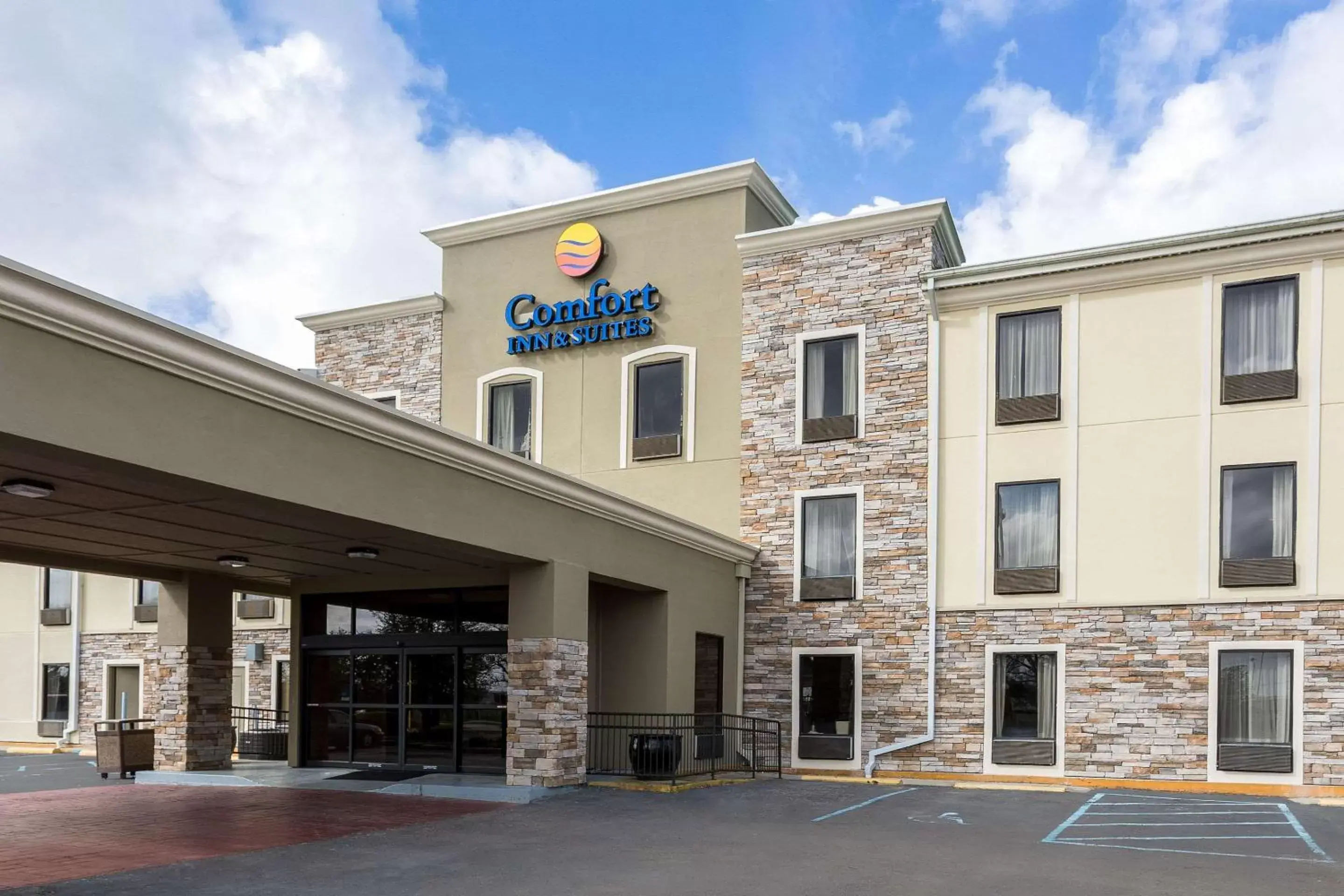 Property Building in Comfort Inn & Suites Baton Rouge Airport