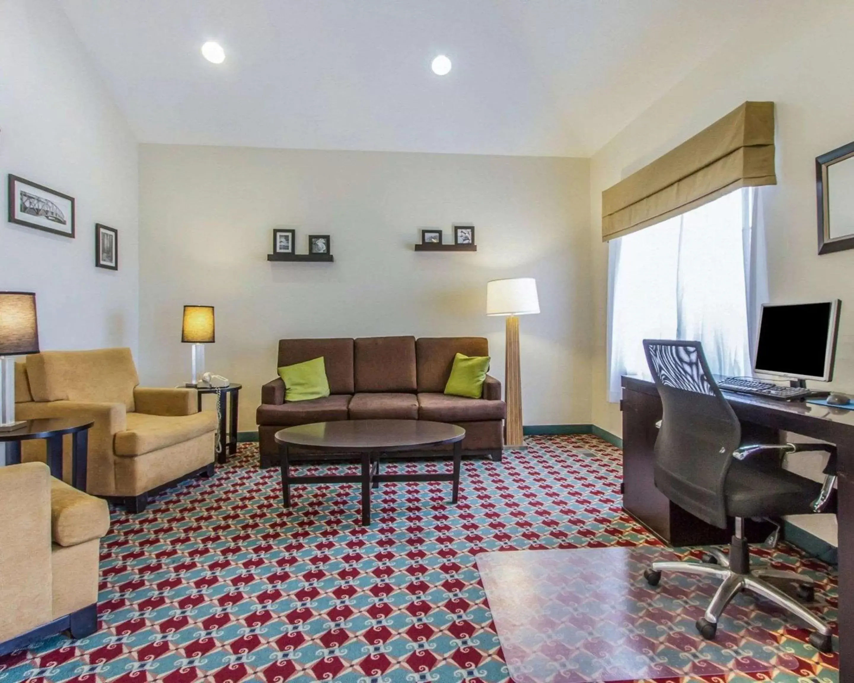 Lobby or reception, Seating Area in Rodeway Inn Fremont