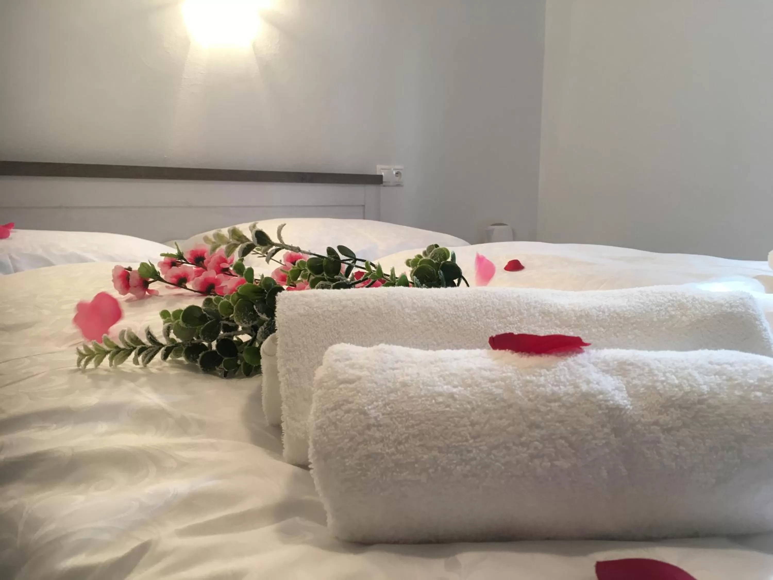 Photo of the whole room, Bed in Saint Michael - Garni Hotel