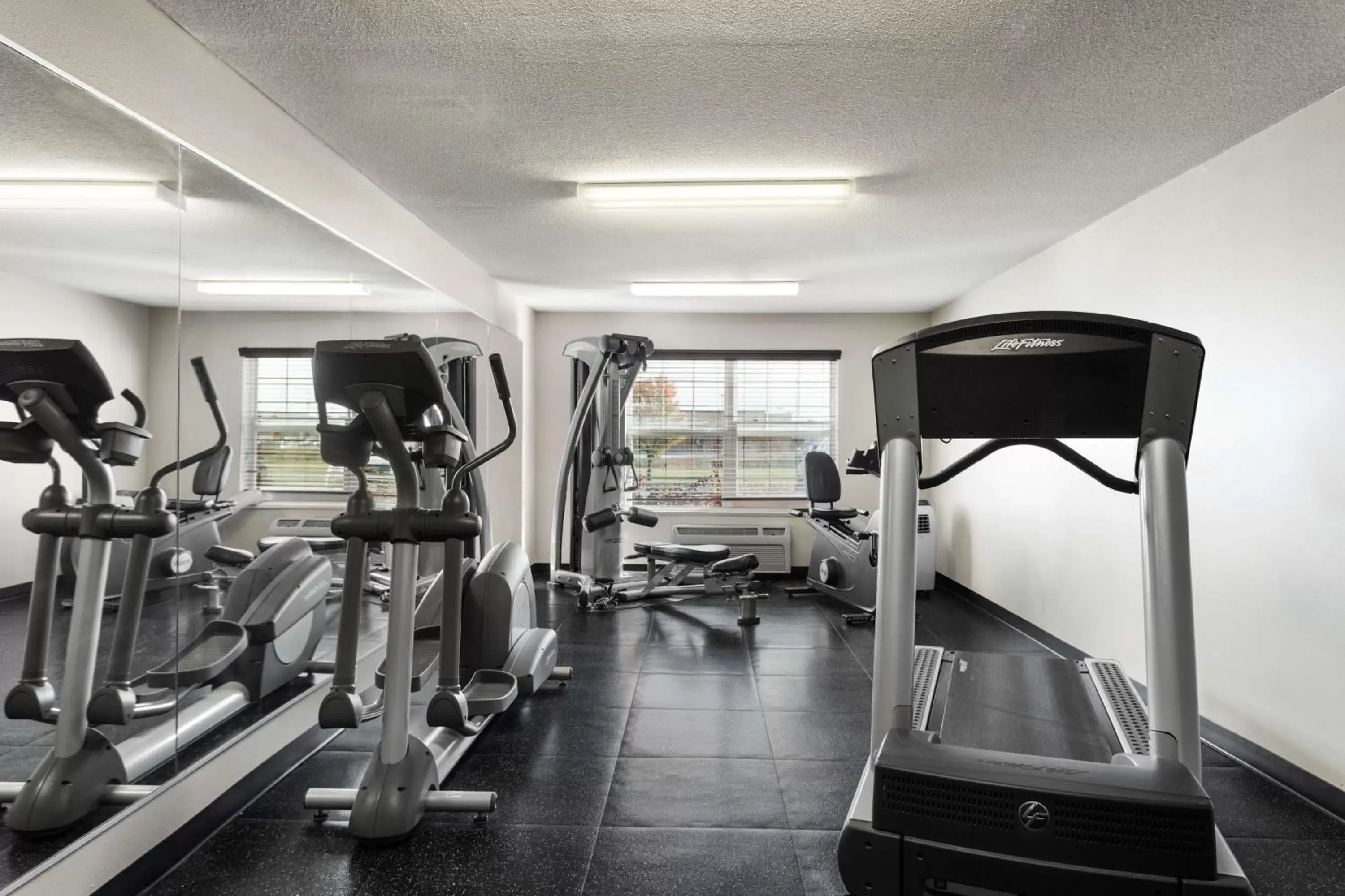 Activities, Fitness Center/Facilities in Country Inn & Suites by Radisson, Fort Dodge, IA