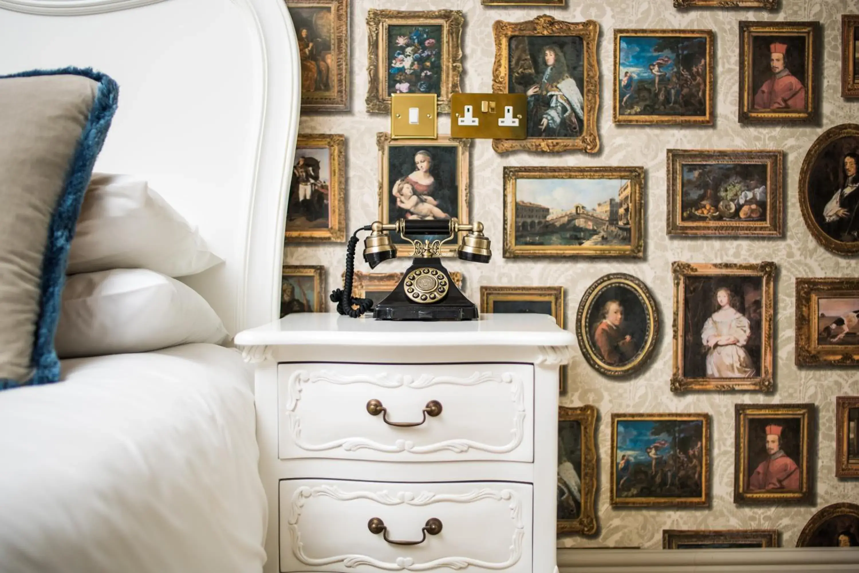 Bed, Seating Area in The Ayrlington Guesthouse