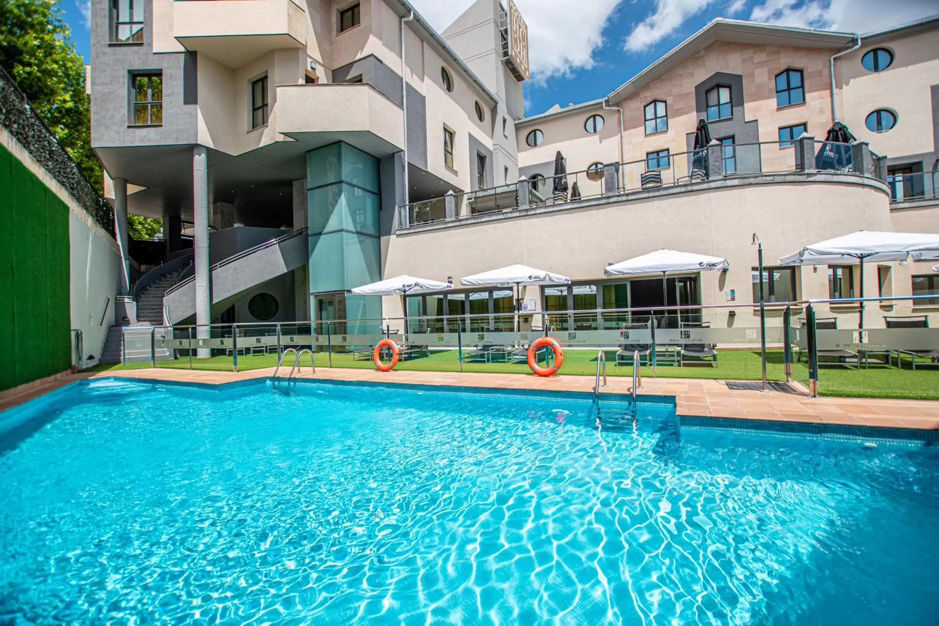 Swimming Pool in Hotel Badajoz Center