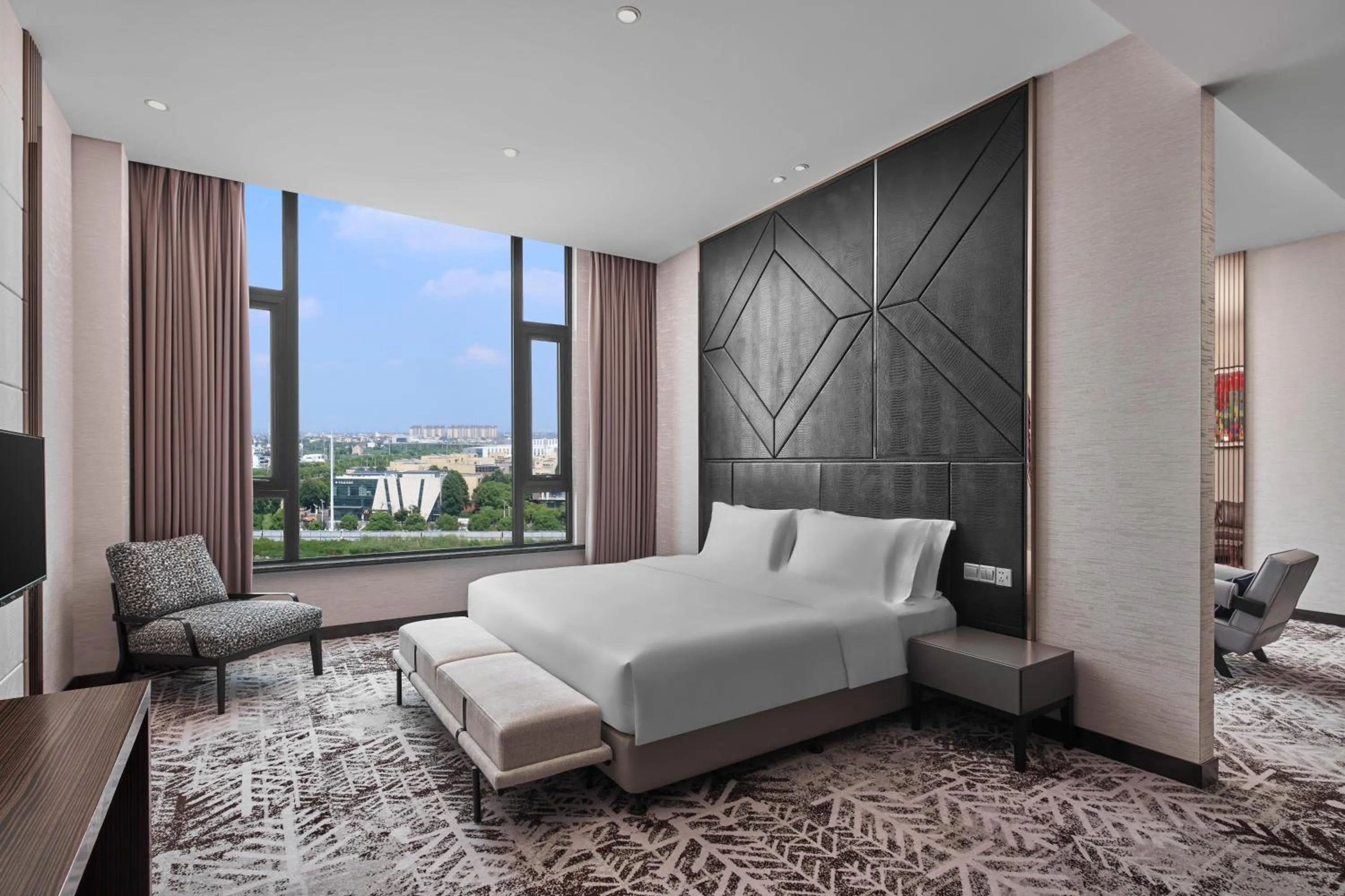 Bed in Crowne Plaza Shanghai Jinshan by IHG