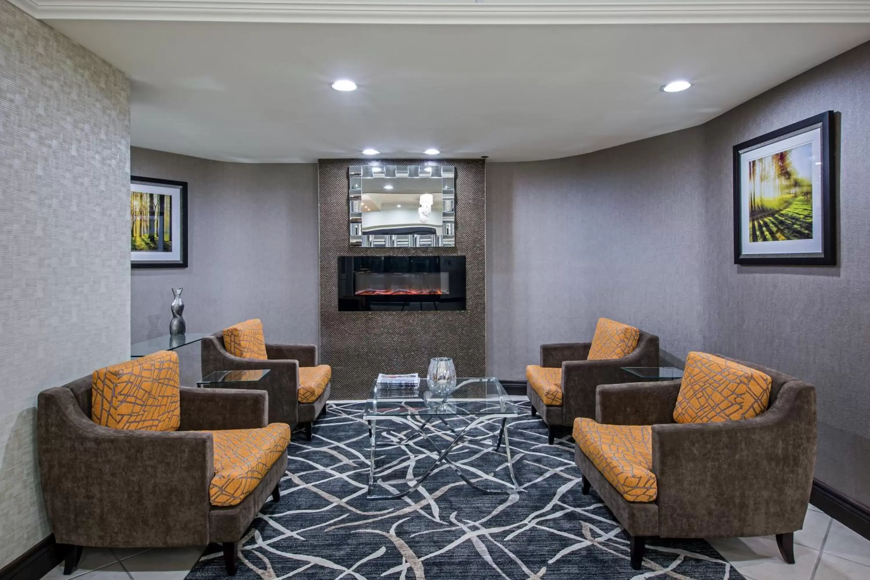 Lobby or reception, Seating Area in Holiday Inn Express & Suites Regina Downtown, an IHG Hotel