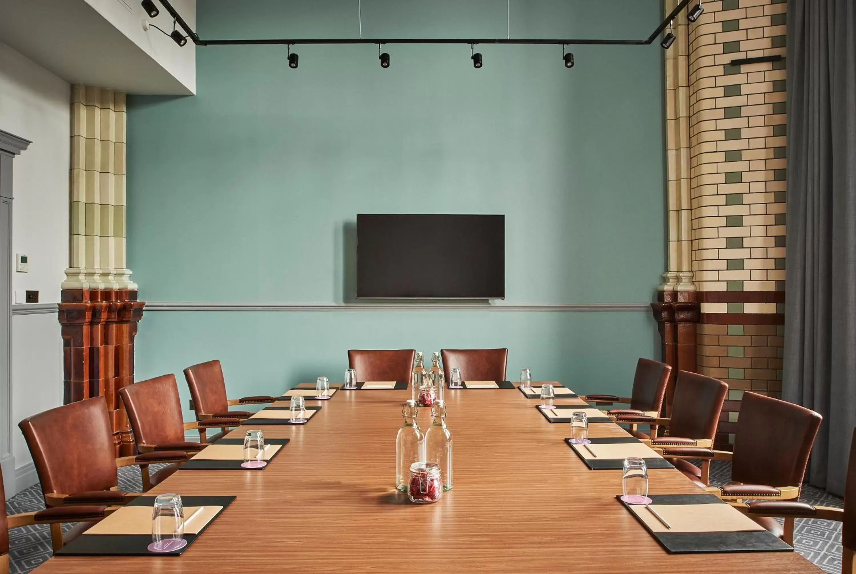 Business facilities, Business Area/Conference Room in Kimpton Clocktower, an IHG Hotel