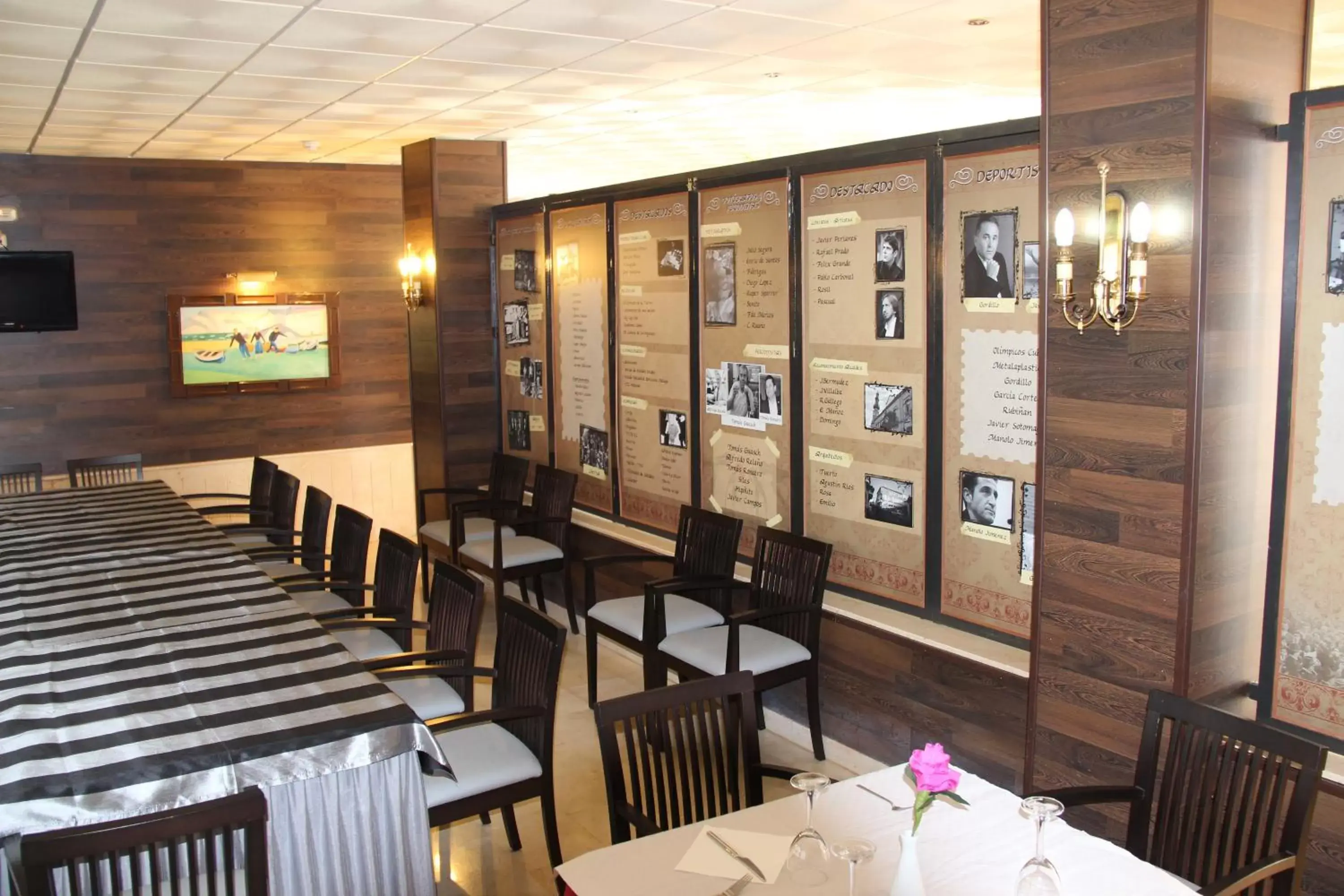 Restaurant/Places to Eat in Hotel Vazquez Diaz