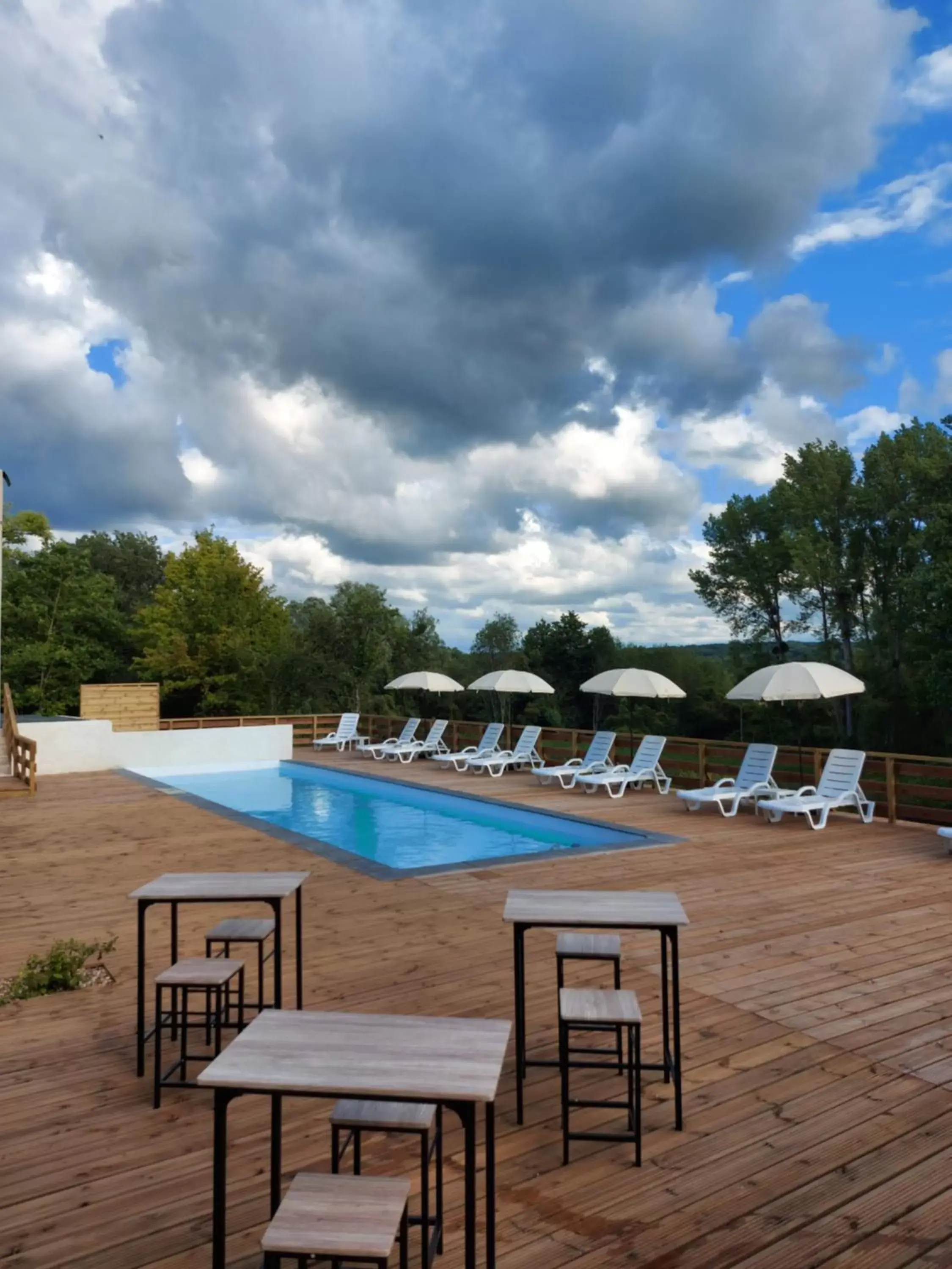 Swimming Pool in Logis Hôtels Troglododo