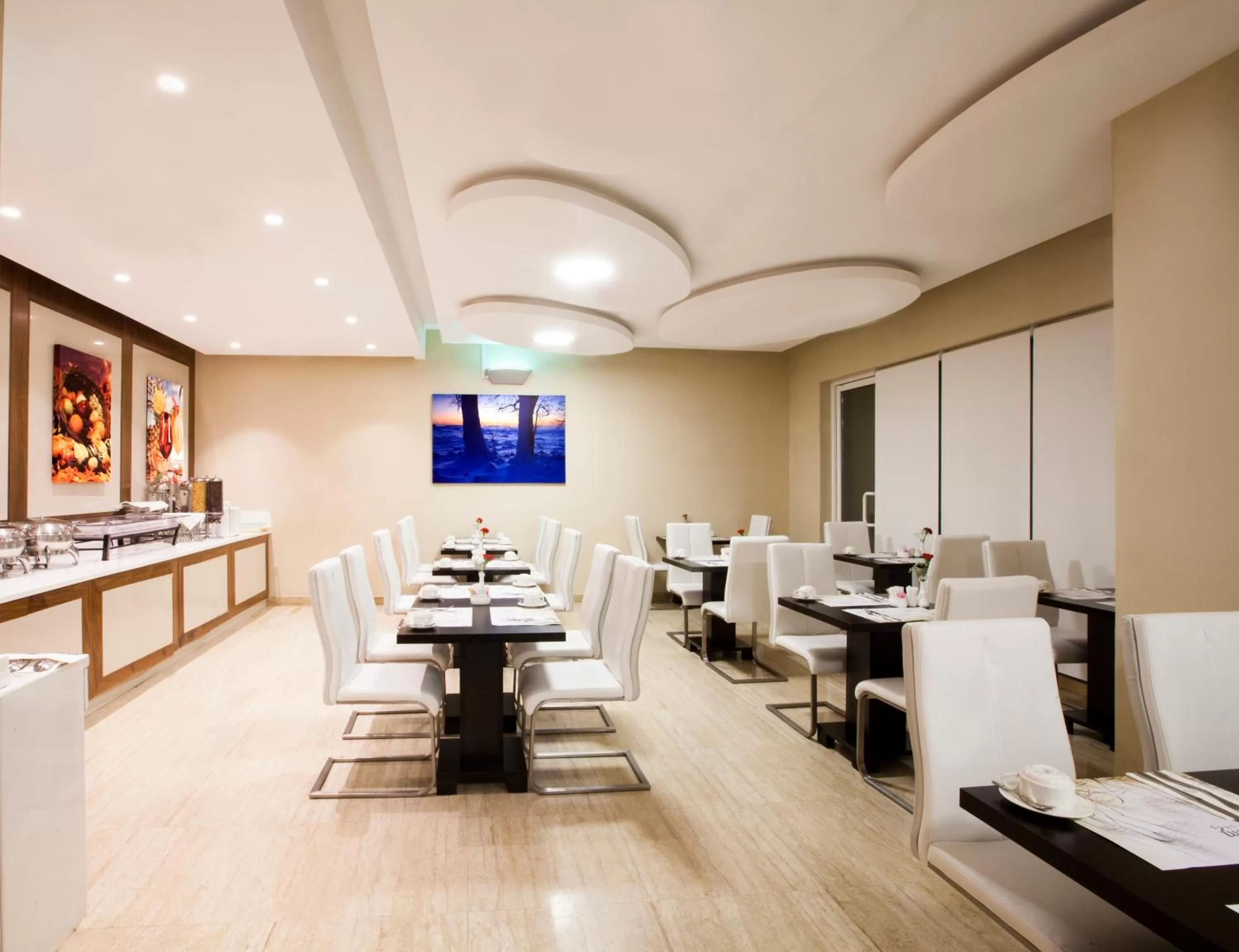 Restaurant/places to eat in Al Sarab Hotel