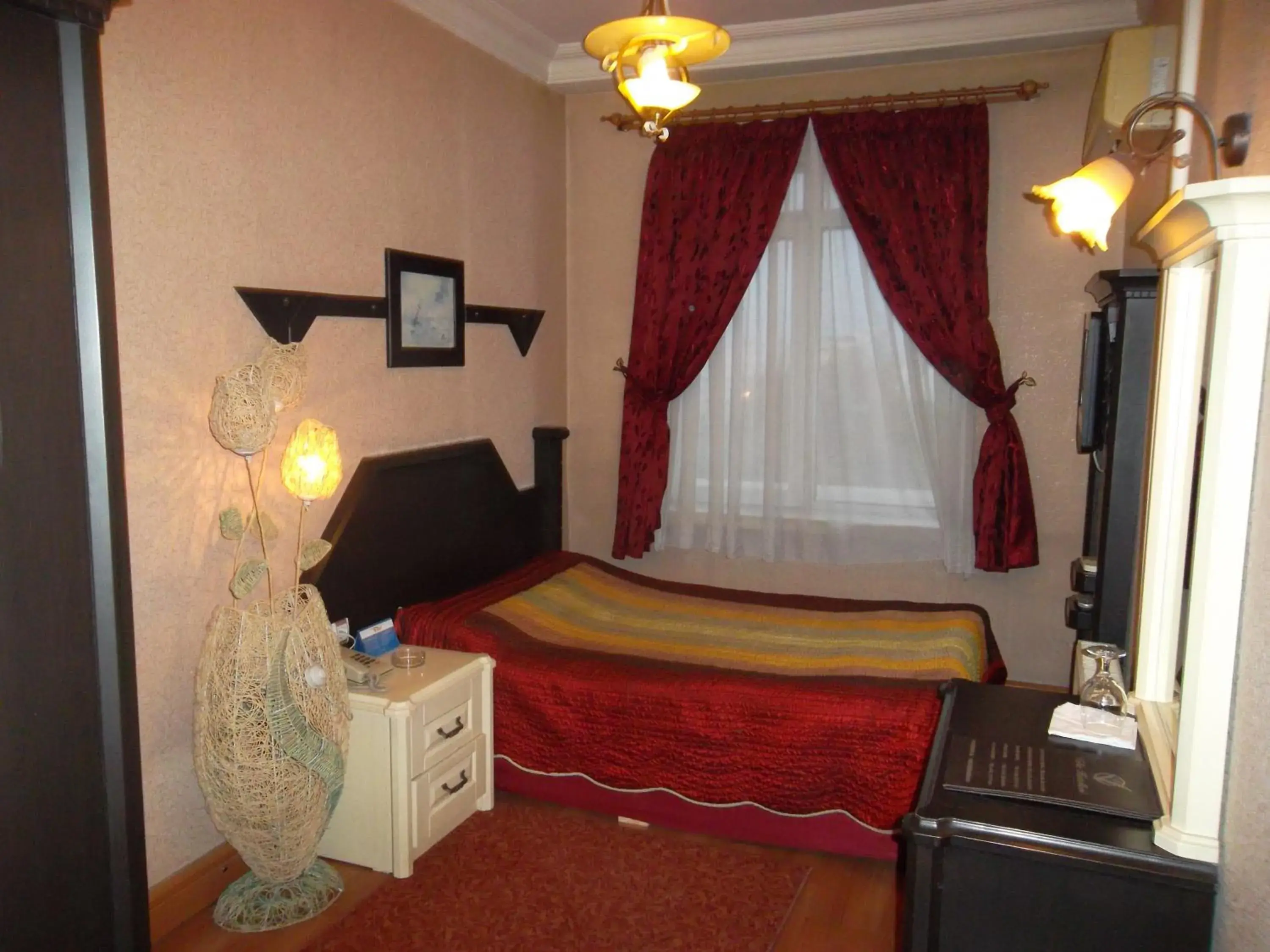 Photo of the whole room, Bed in Kucuk Velic Hotel