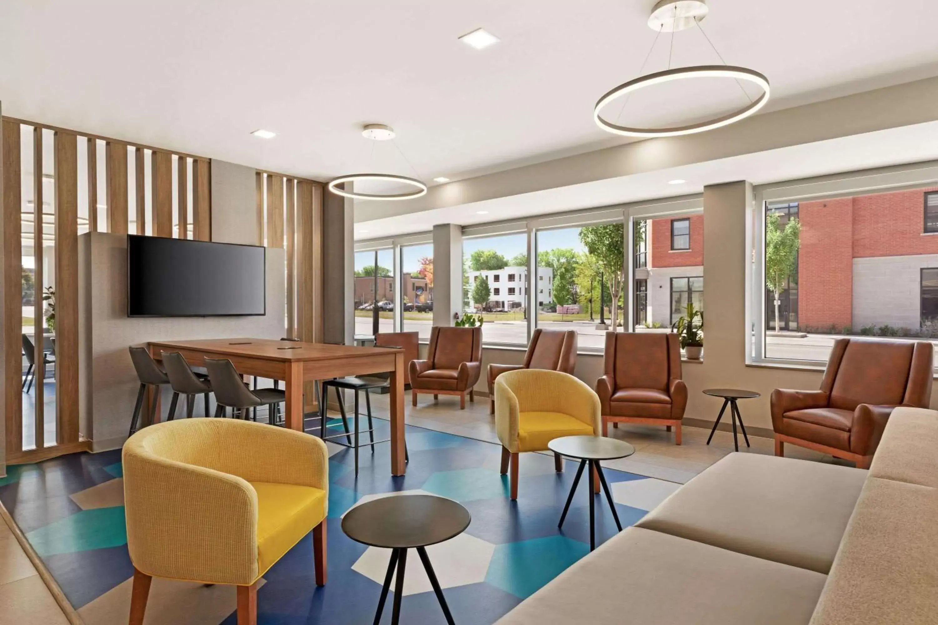 Lobby or reception, Lounge/Bar in Microtel Inn Suites by Wyndham Lac-Megantic