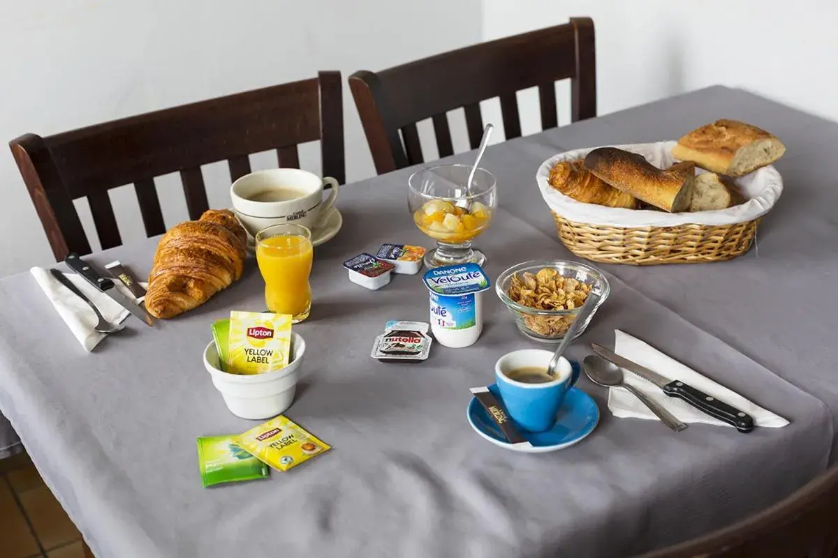 Continental breakfast, Breakfast in Hotel Le Cormier 9