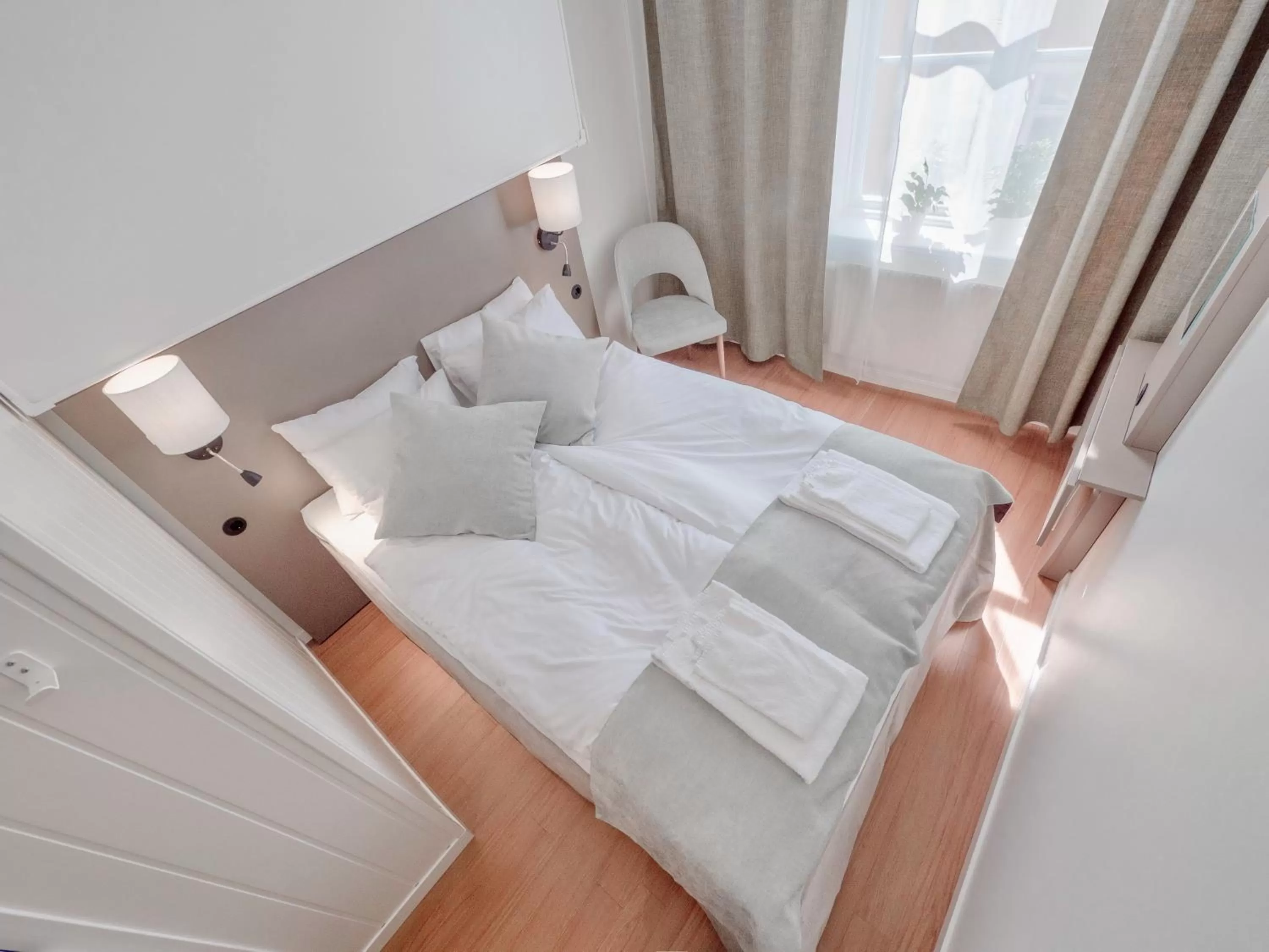 Budget Double Room with small bathroom in Hamnhotellet