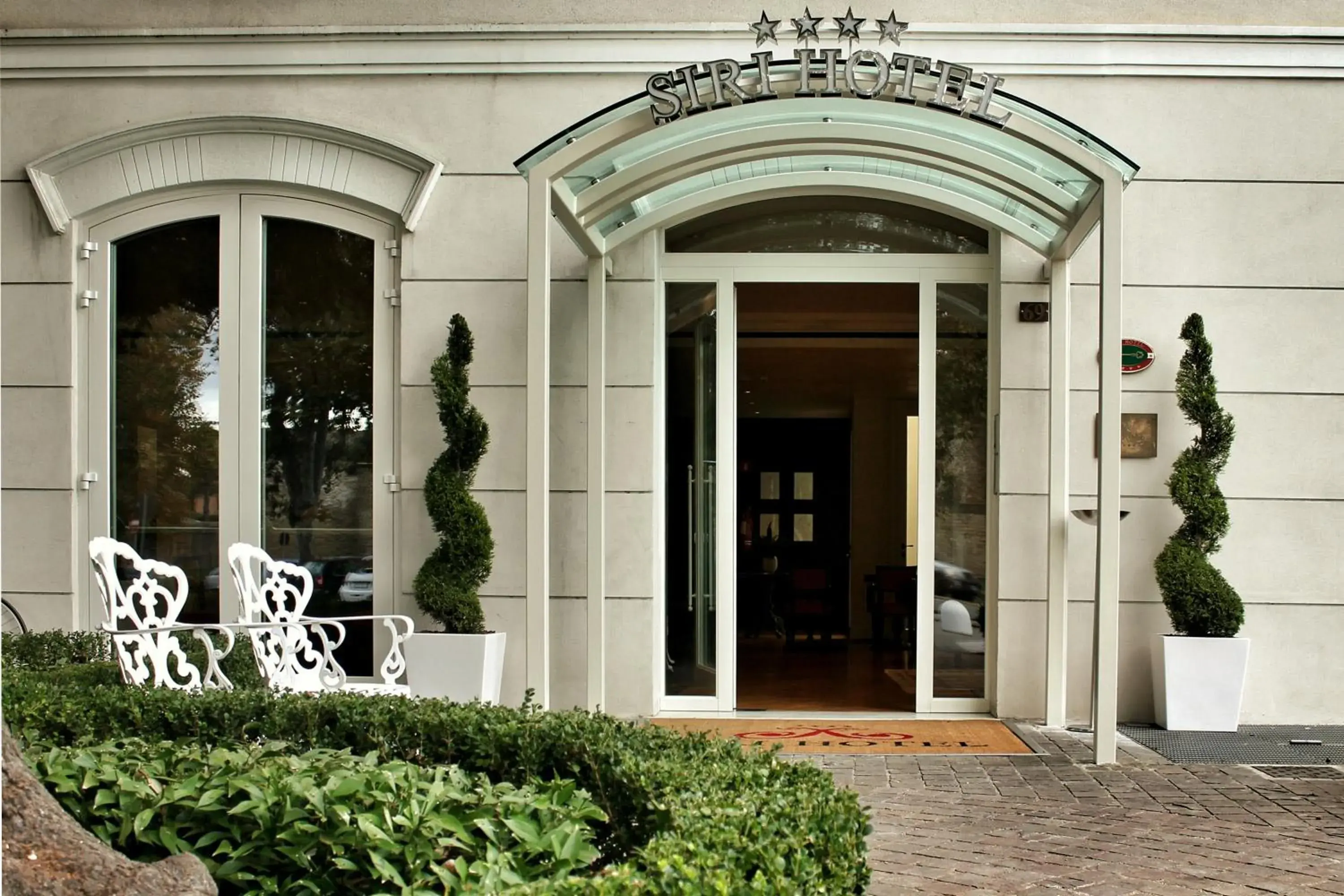 Facade/entrance in Siri Hotel