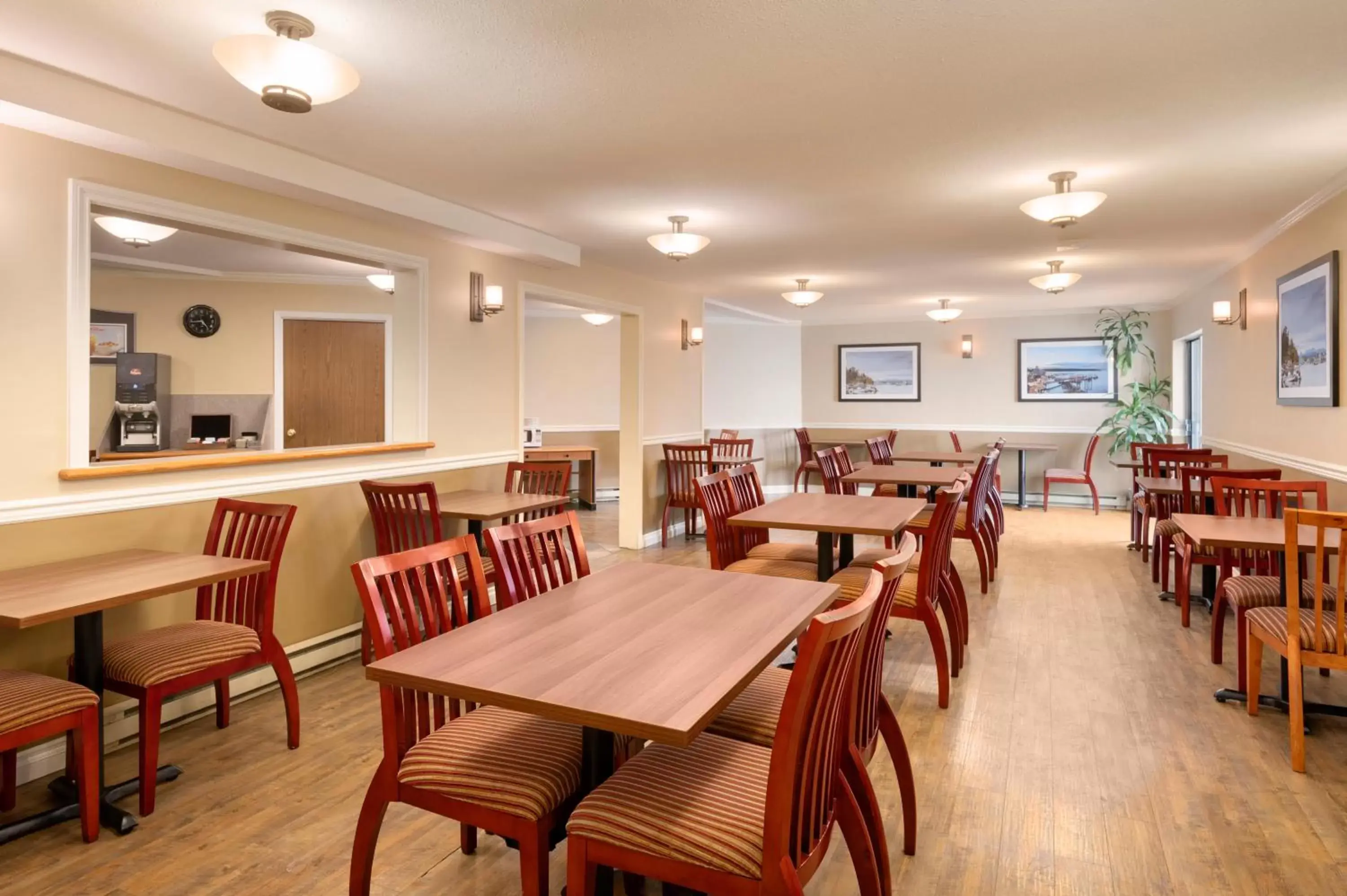 Continental breakfast, Restaurant/Places to Eat in Days Inn by Wyndham Nanaimo