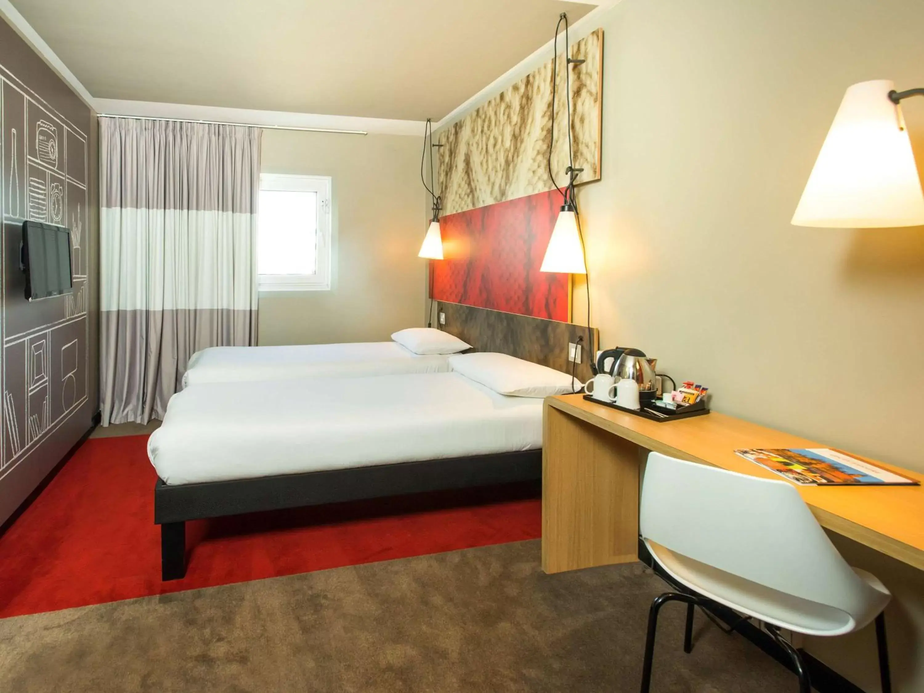 Photo of the whole room in ibis Leicester