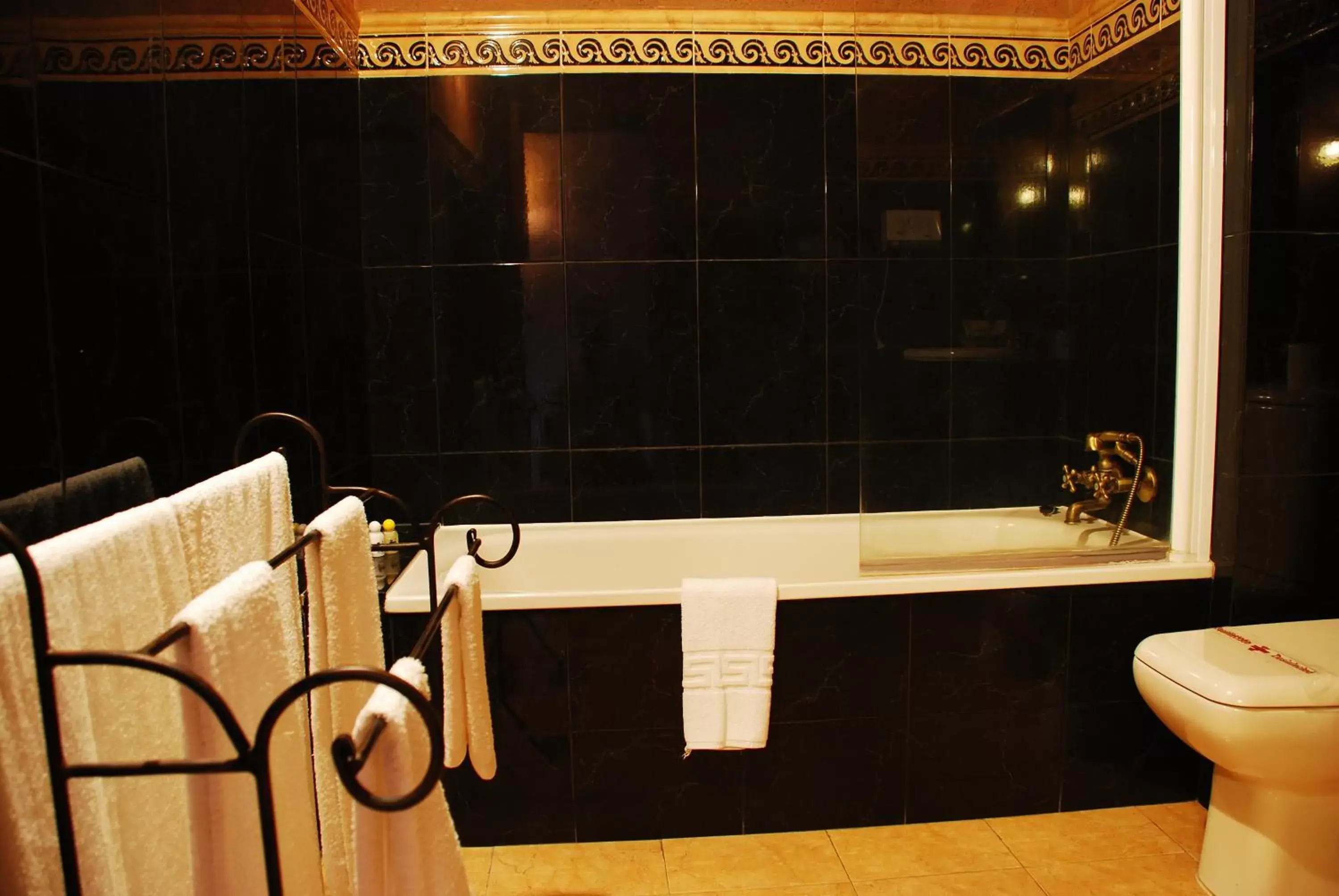 Bathroom in Hotel Caseta Nova