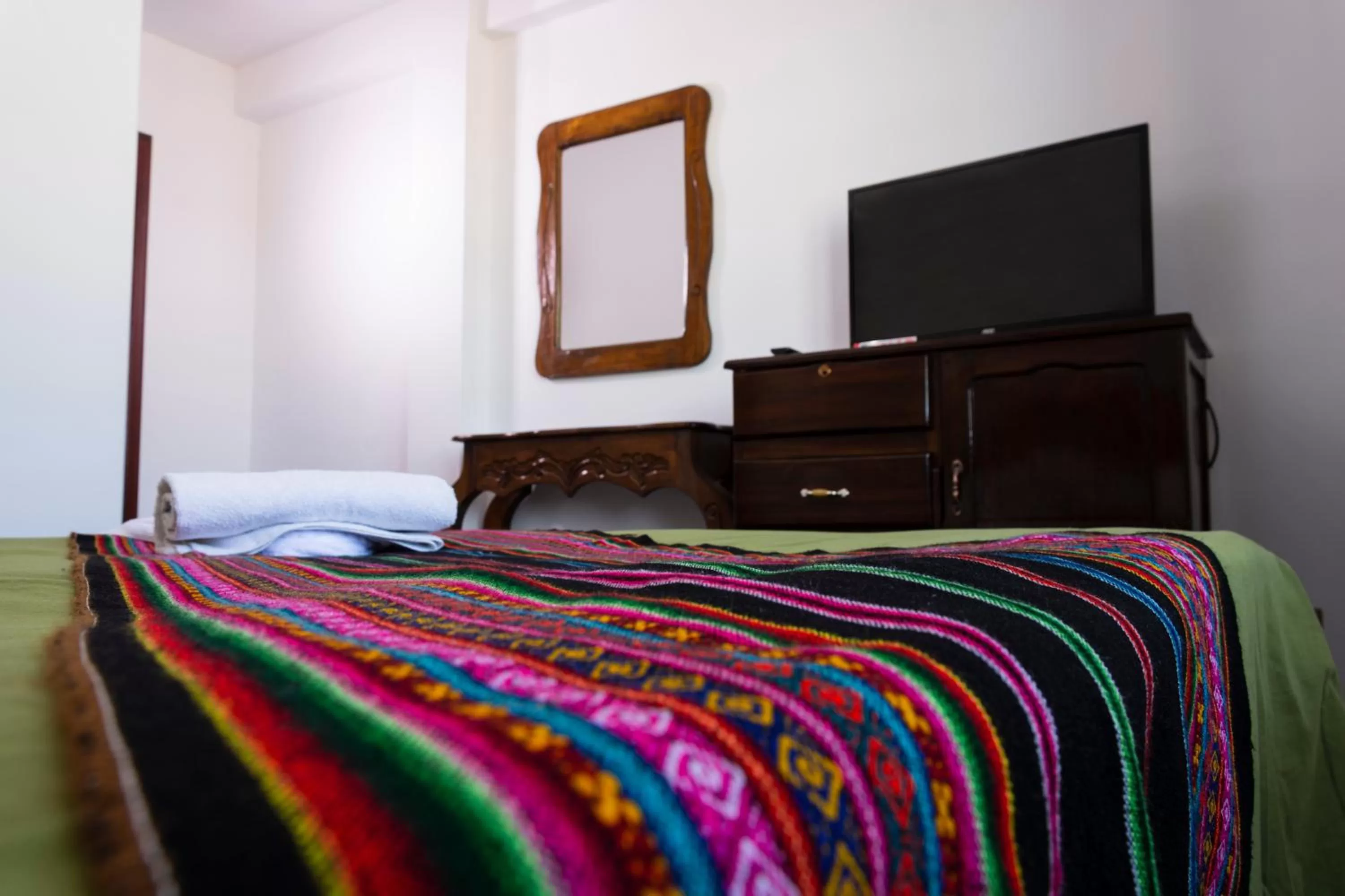 Photo of the whole room, Bed in Inca's Room