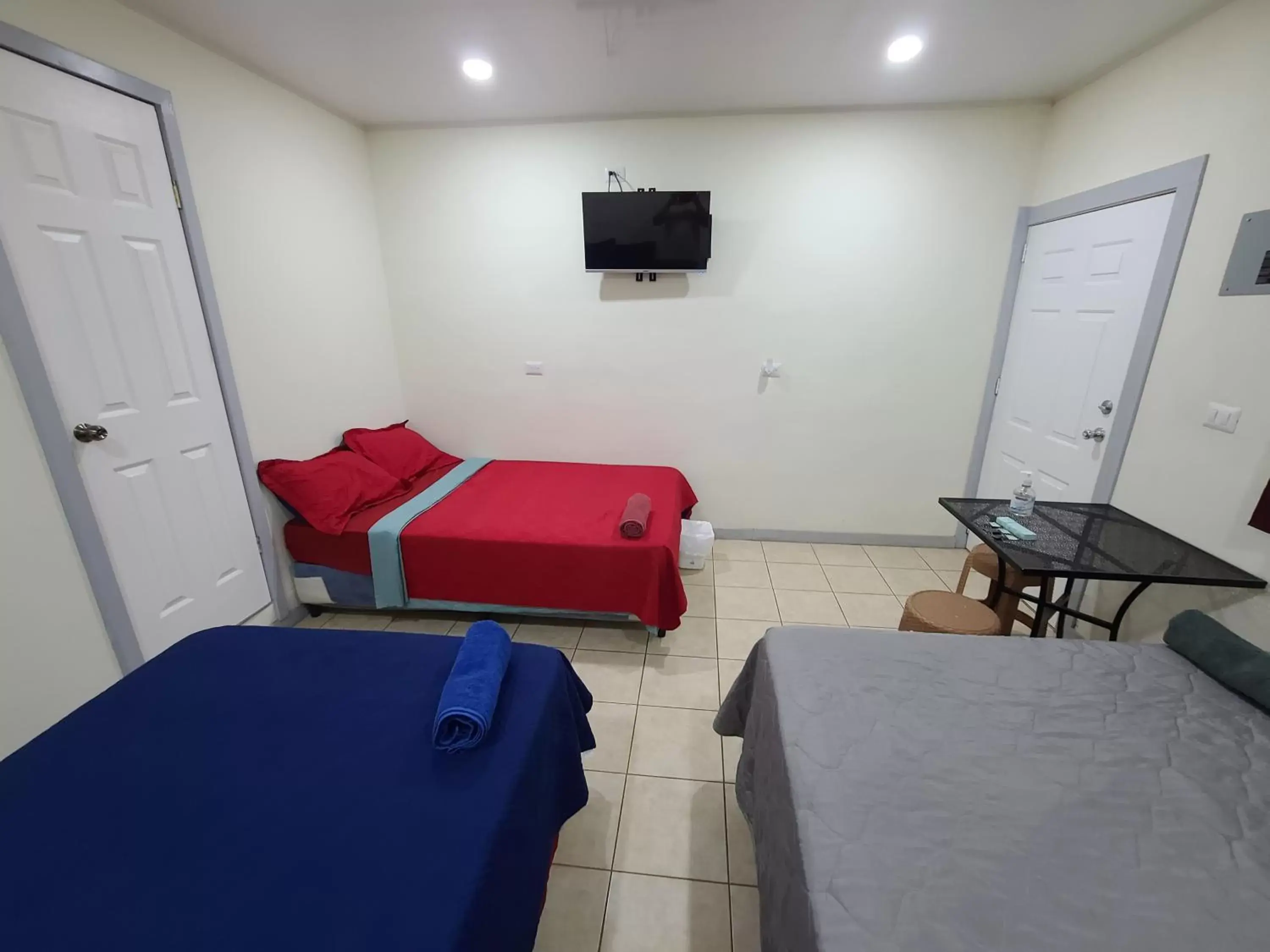 Standard Triple Room in Hostal Don Luis Standard Triple Room in Hostal Don Luis