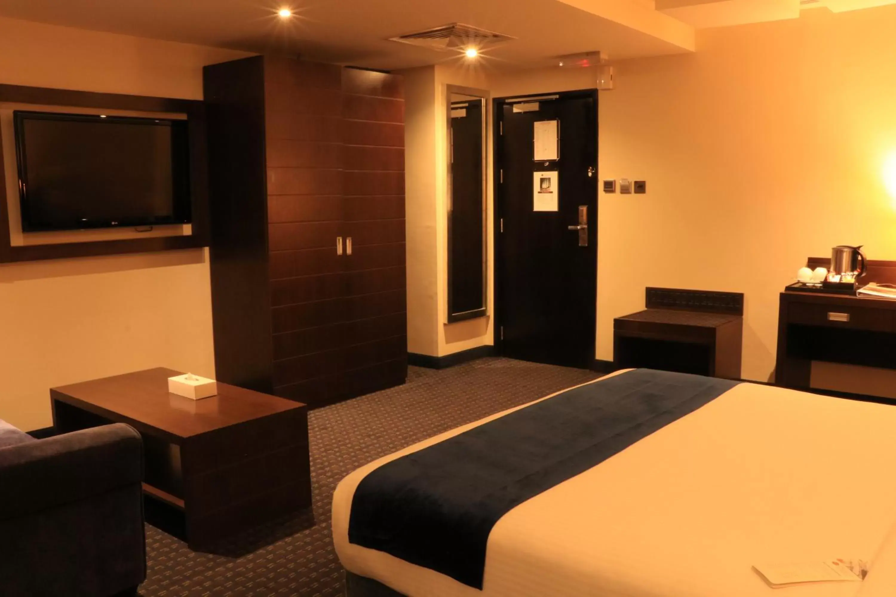 Bedroom, TV/Entertainment Center in Best Western Premier Muscat