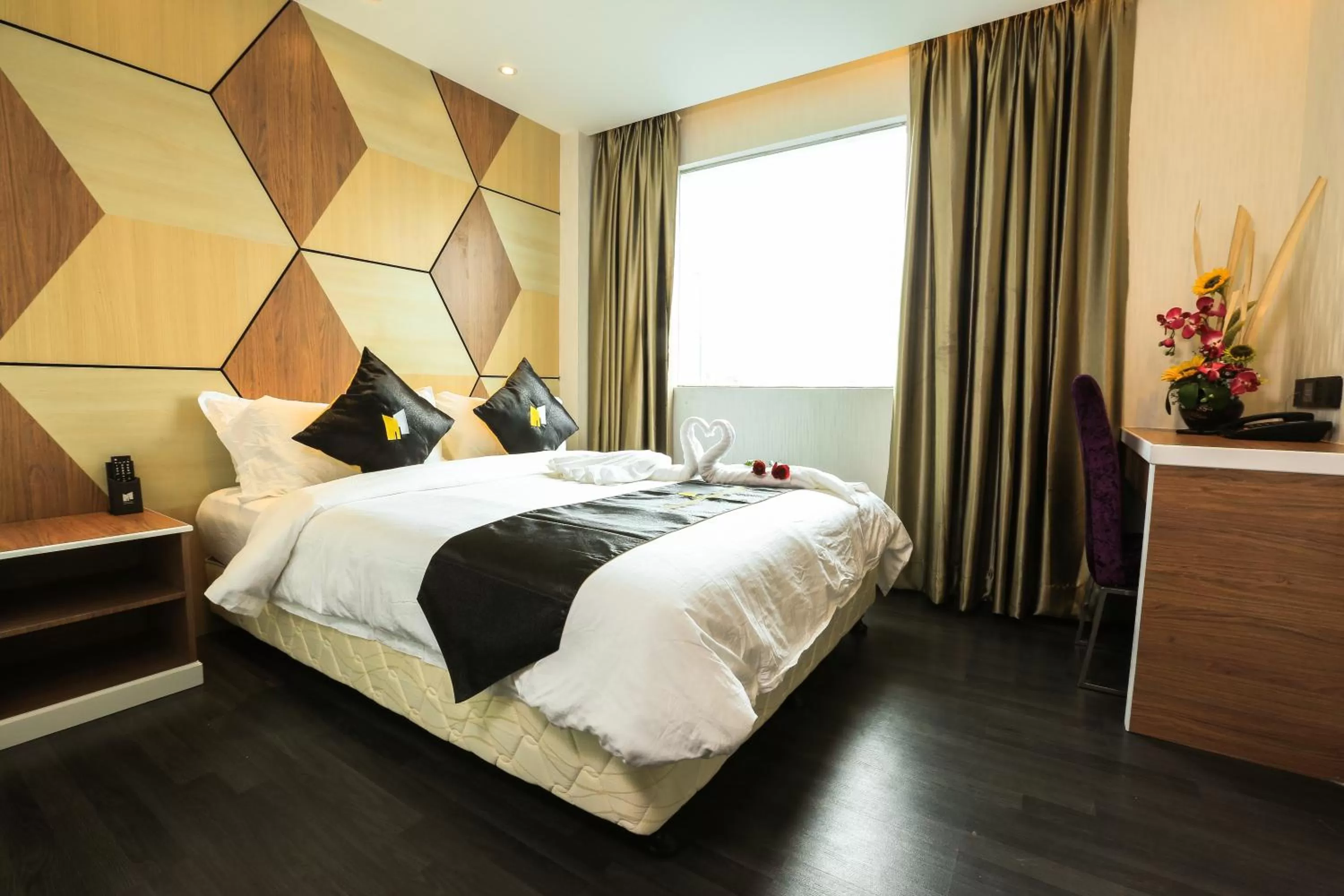 Bedroom, Bed in Mercury Boutique Hotel