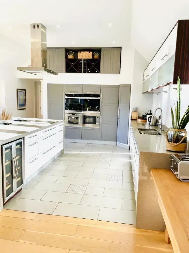 Kitchen or kitchenette, Kitchen/Kitchenette in The Thorpe Guesthouse