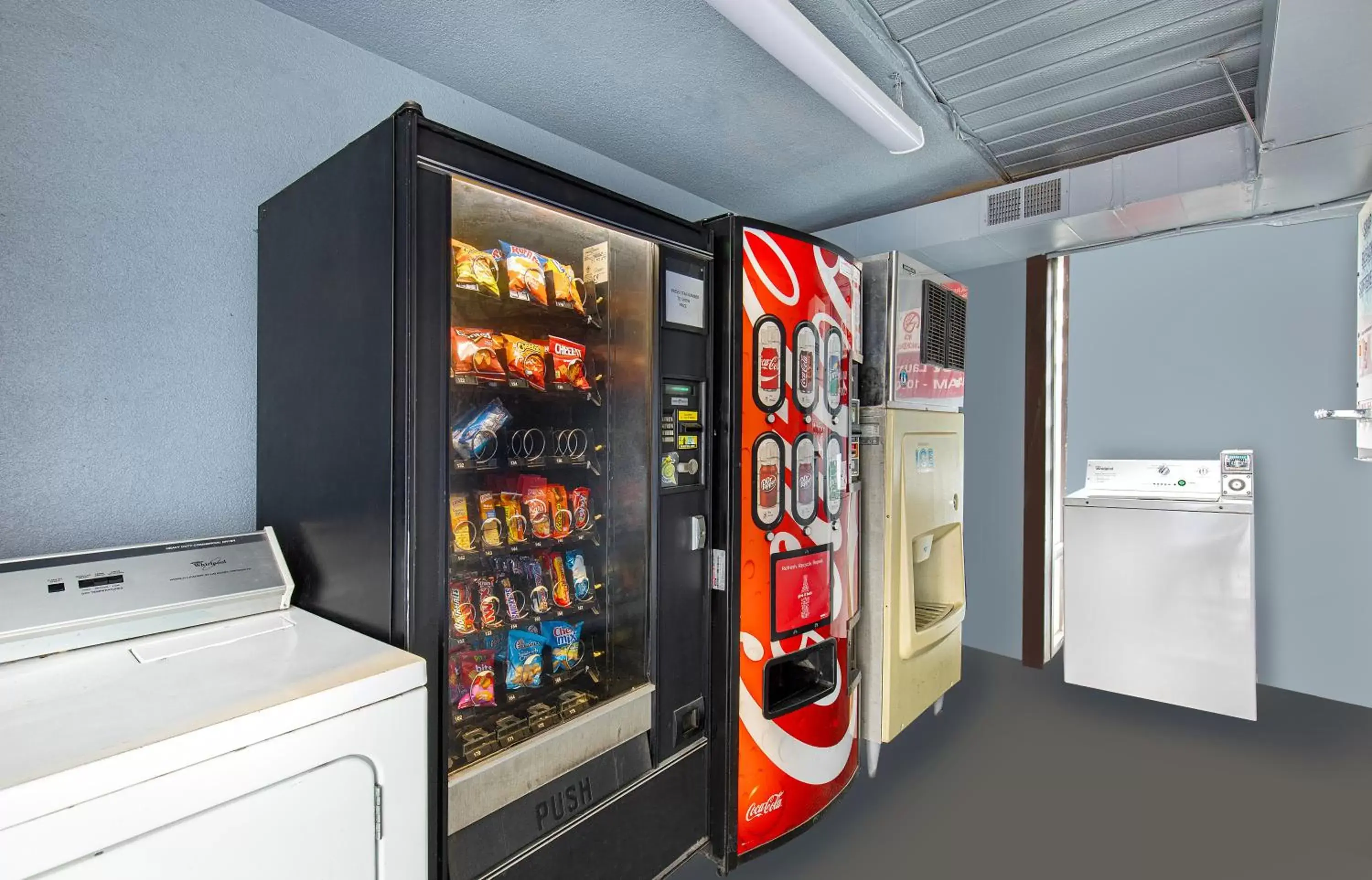 vending machine, Supermarket/Shops in Super 8 by Wyndham Nashville West